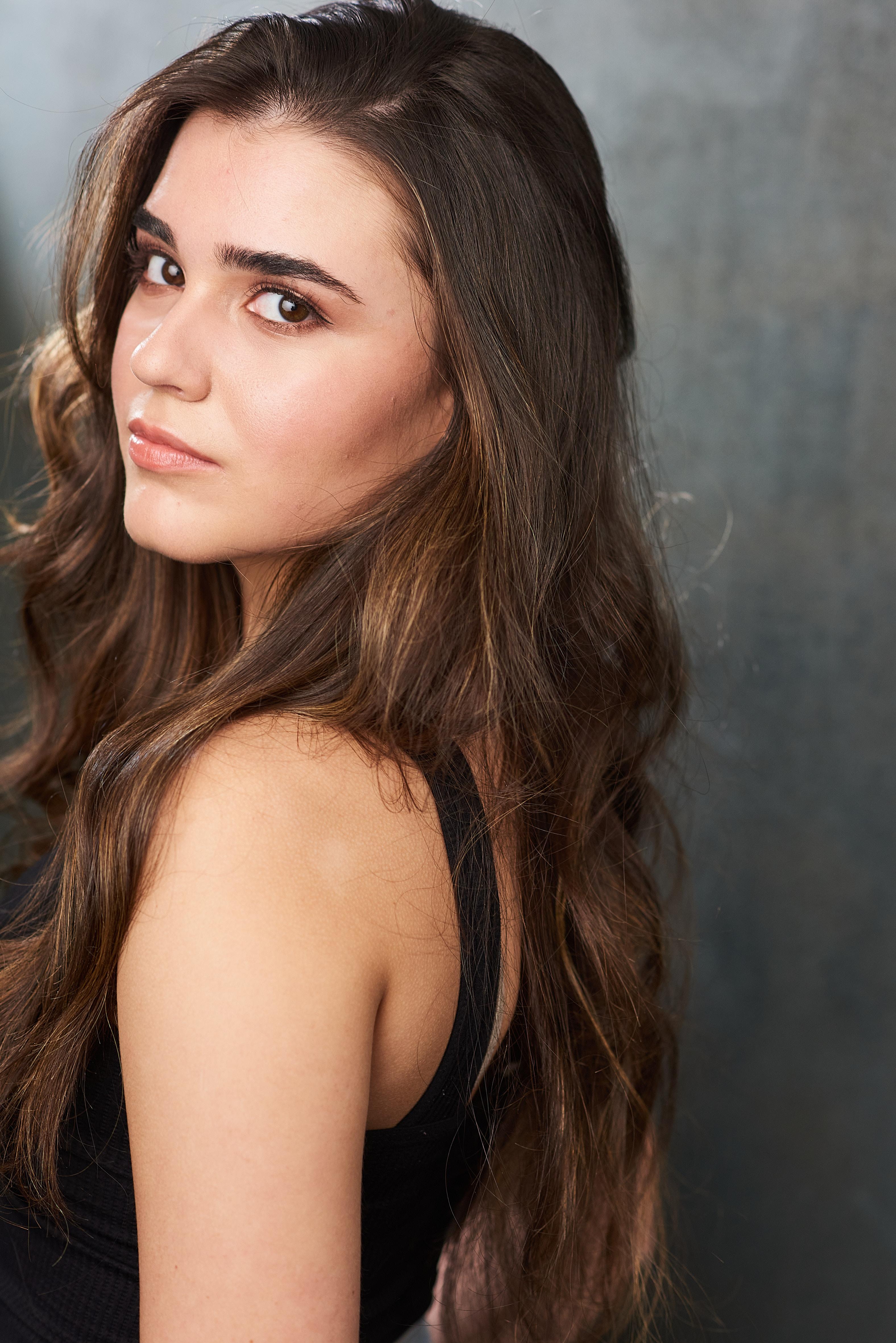 actor Taylor Nicole Kaplan large photo