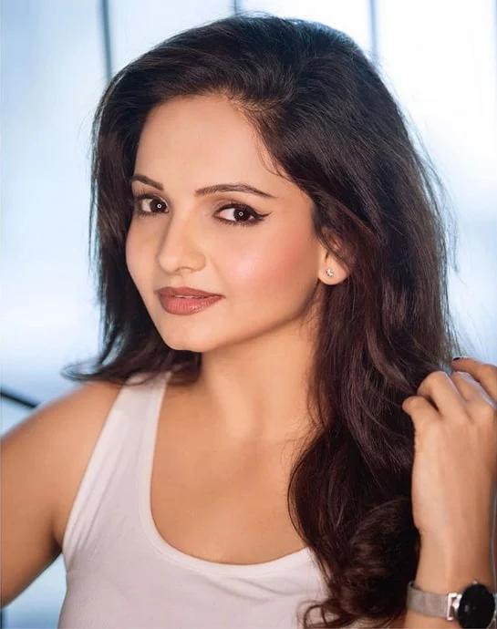 actor Giaa Manek large photo