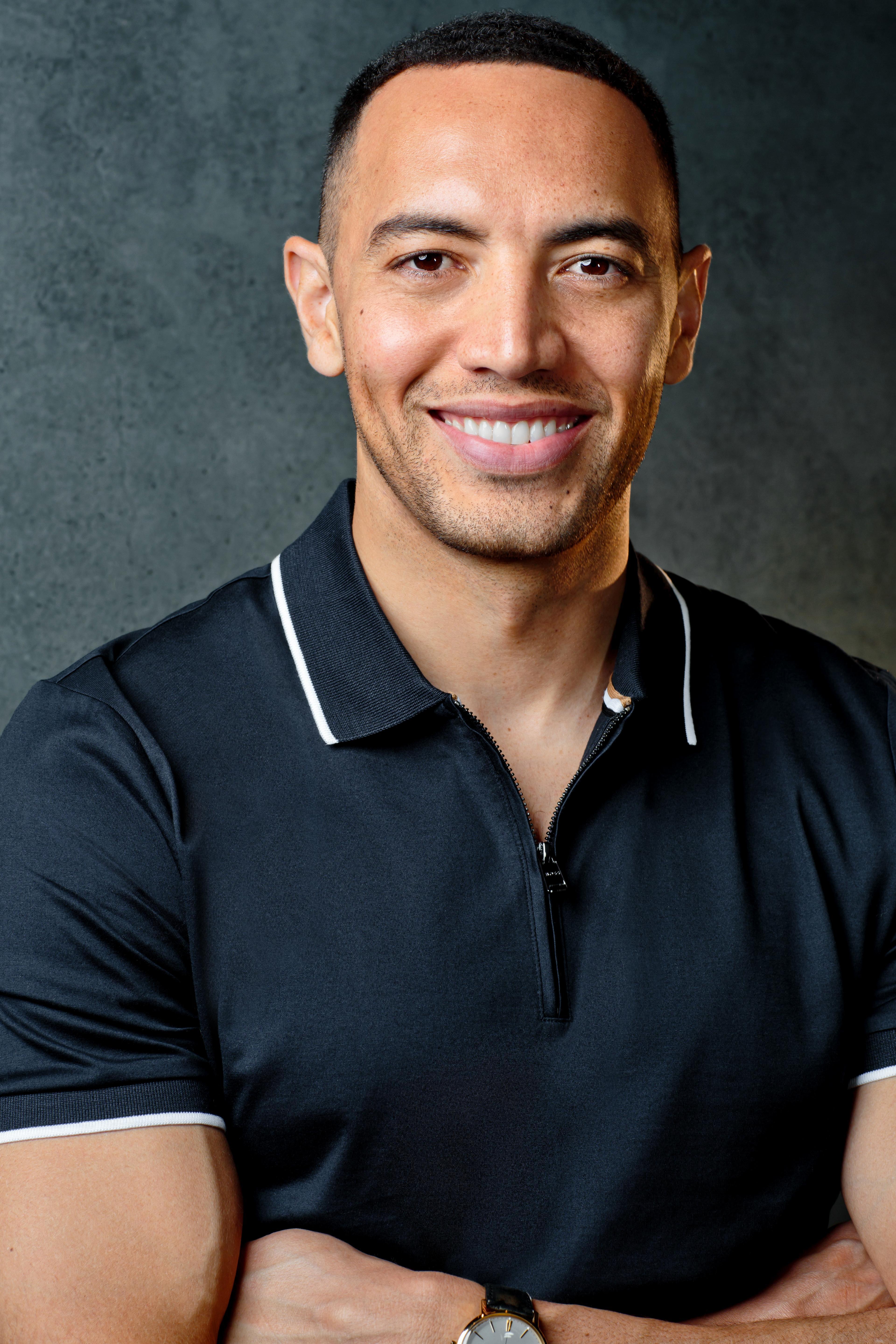 actor Mike Miller large photo