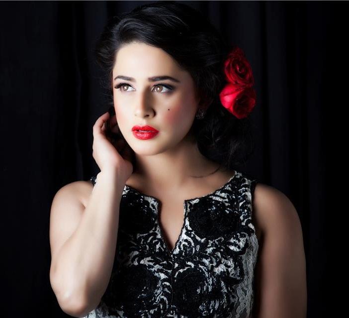 actor Mehreen Raheel large photo