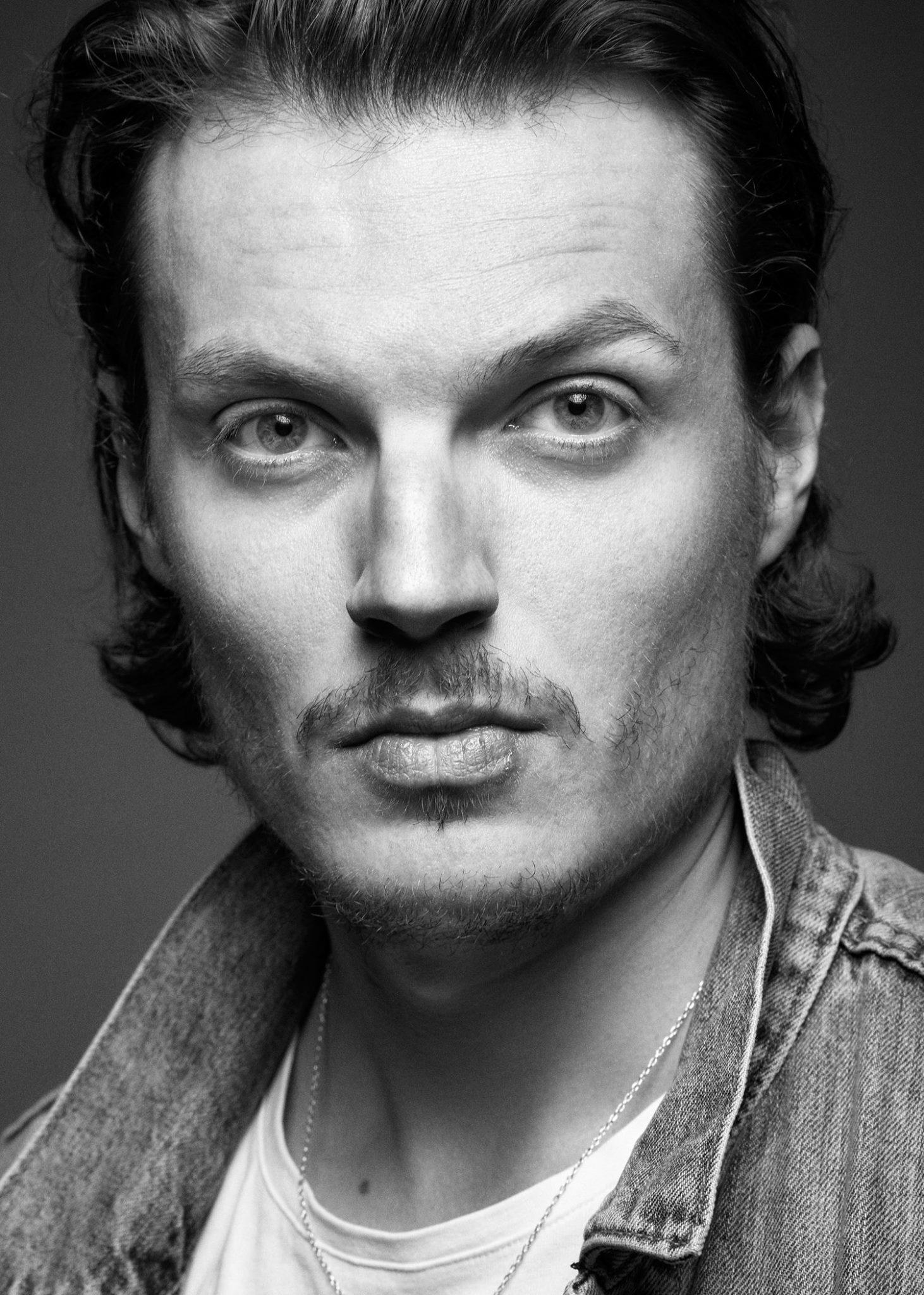 actor Mateusz Król large photo