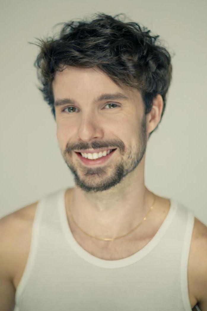 actor Caique Nogueira large photo