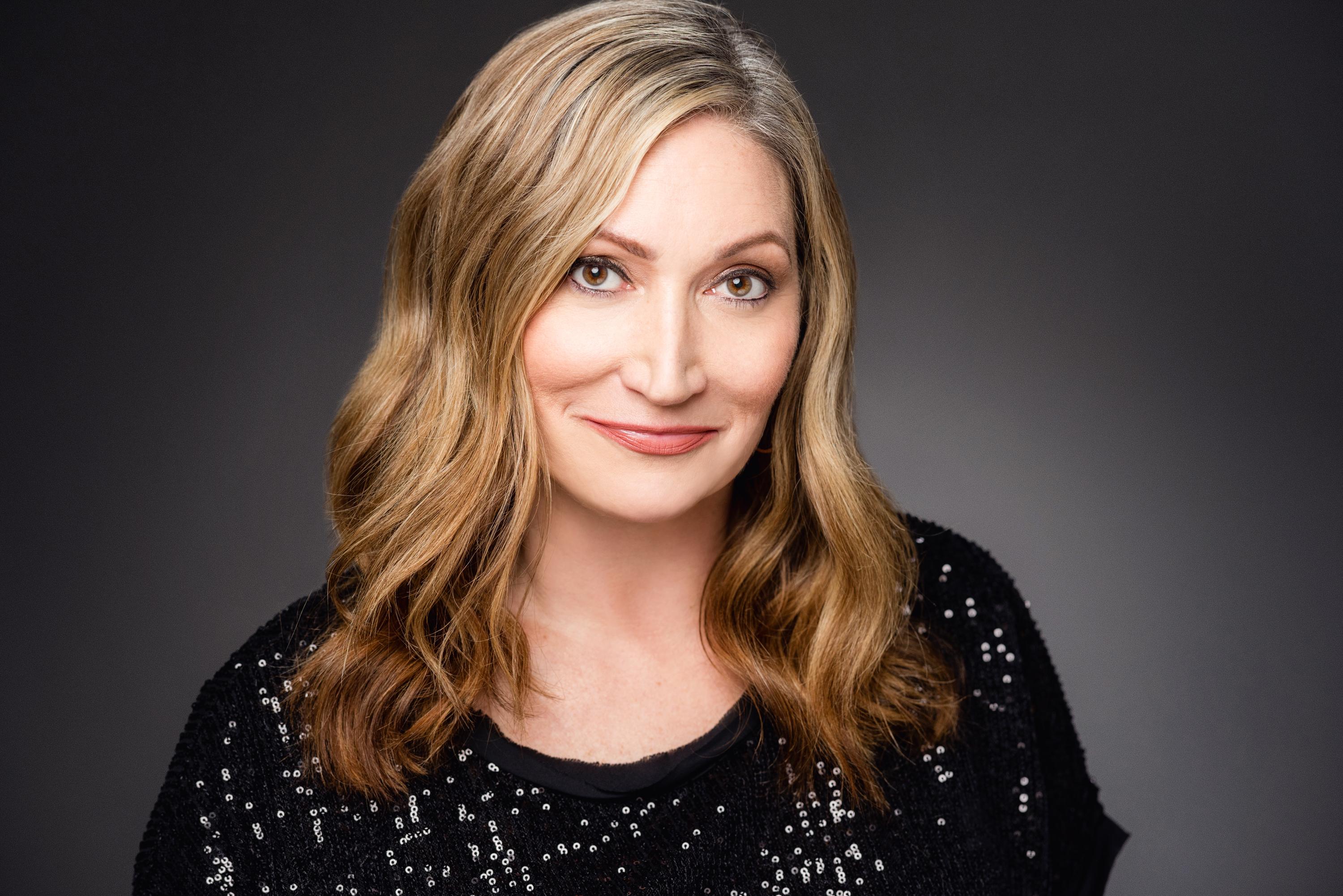 actor Mierka Girten large photo