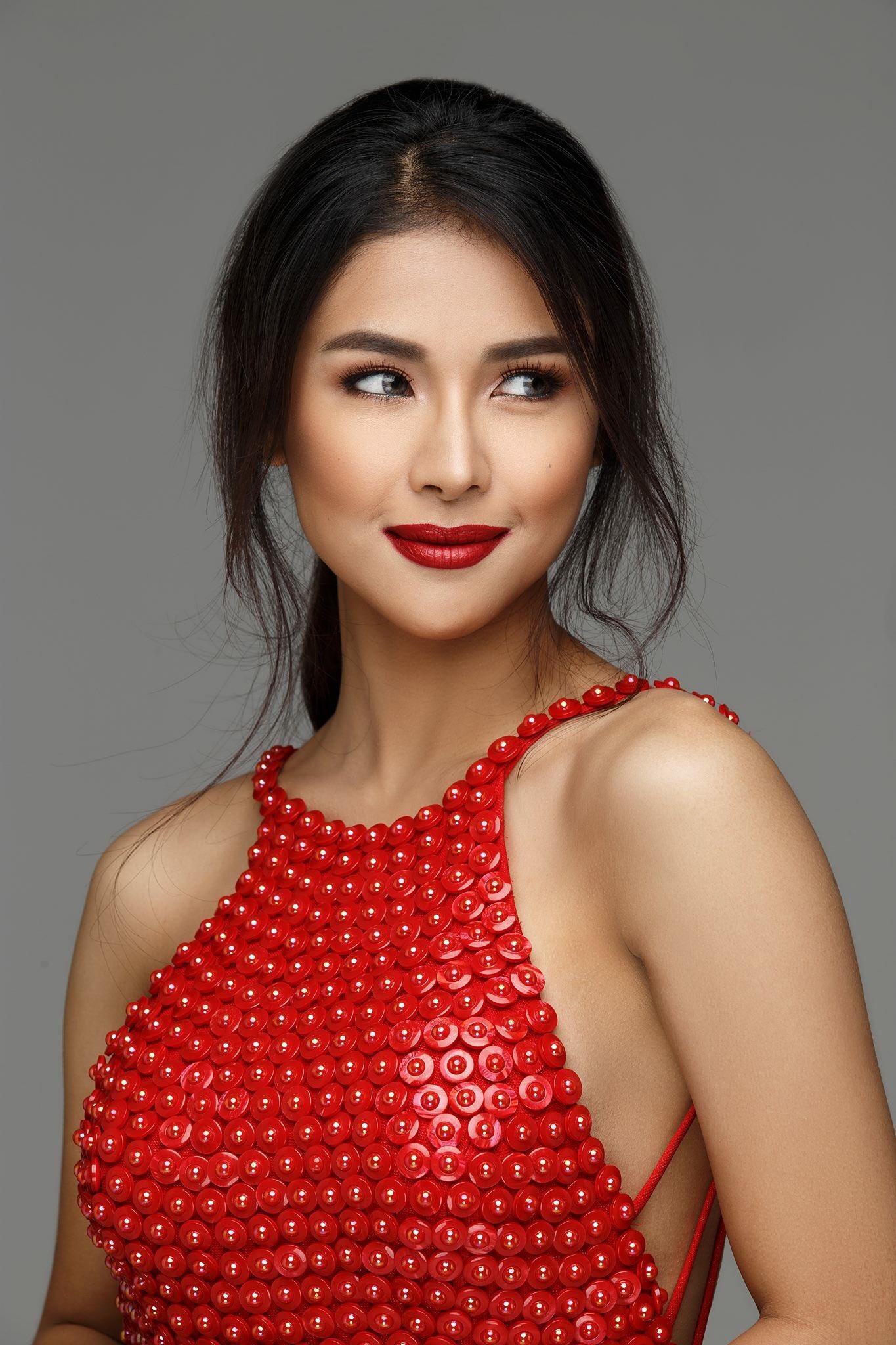 actor Sanya Lopez large photo