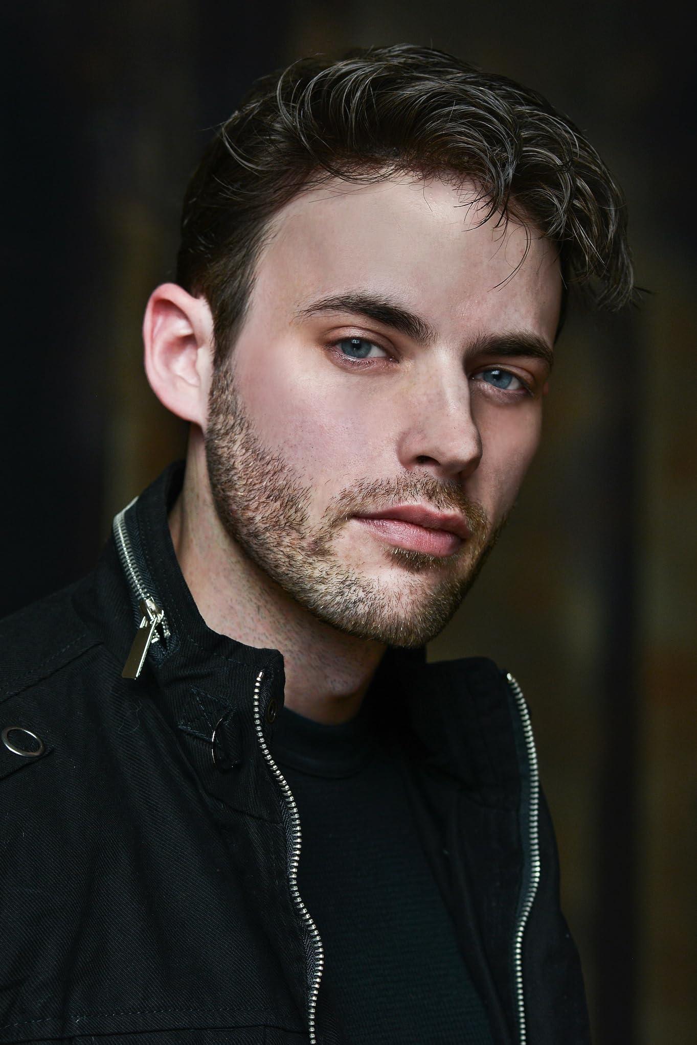 actor Cameron Love large photo