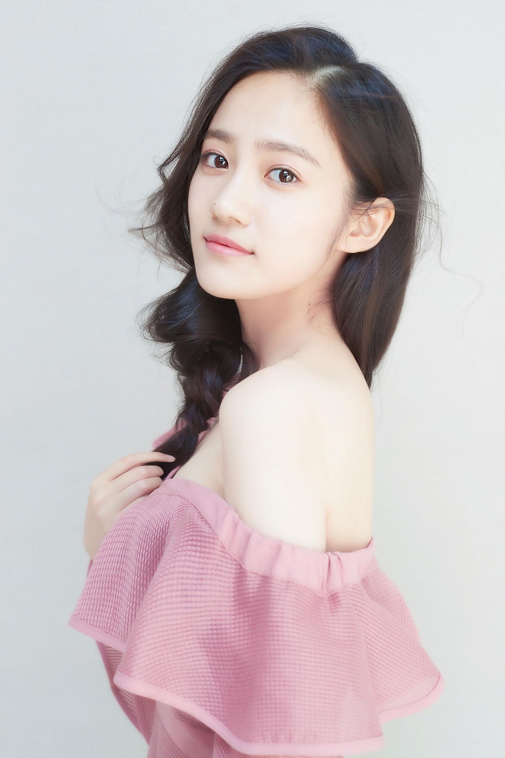 actor Mengjia Tang large photo