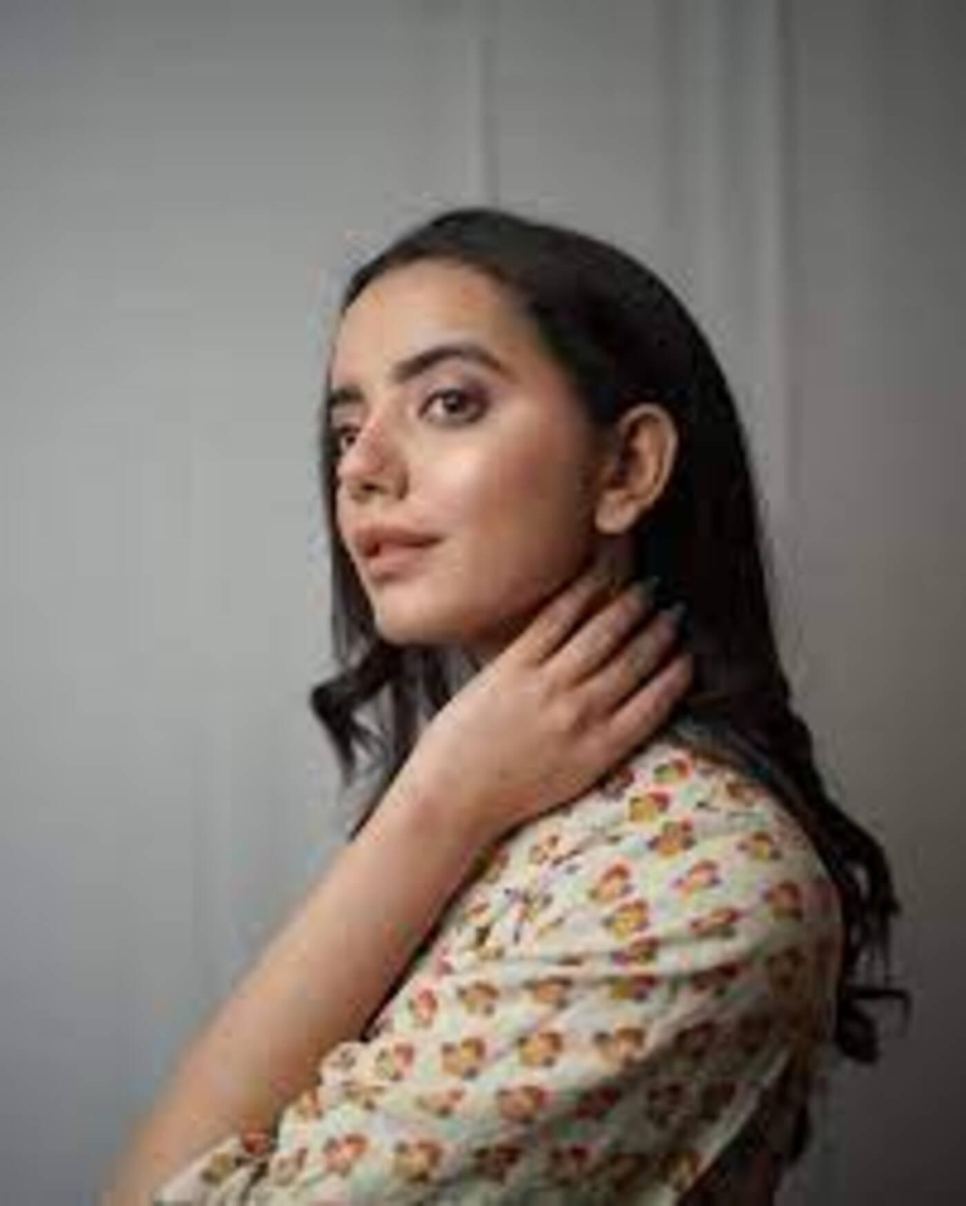 actor Gunveen Manchanda large photo