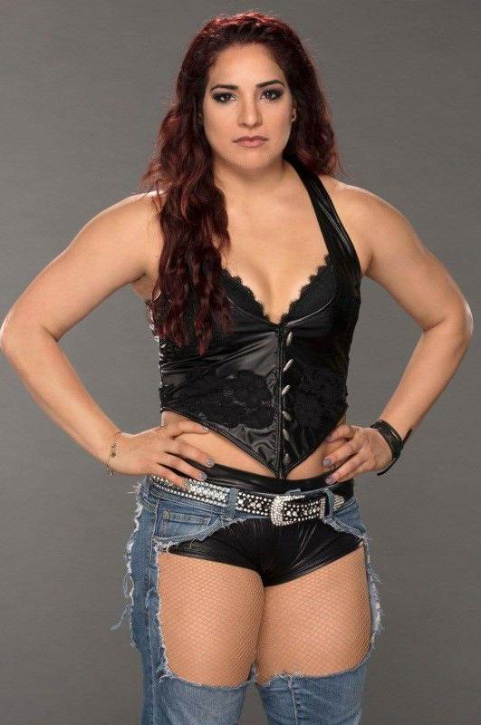 actor Victoria Gonzalez large photo