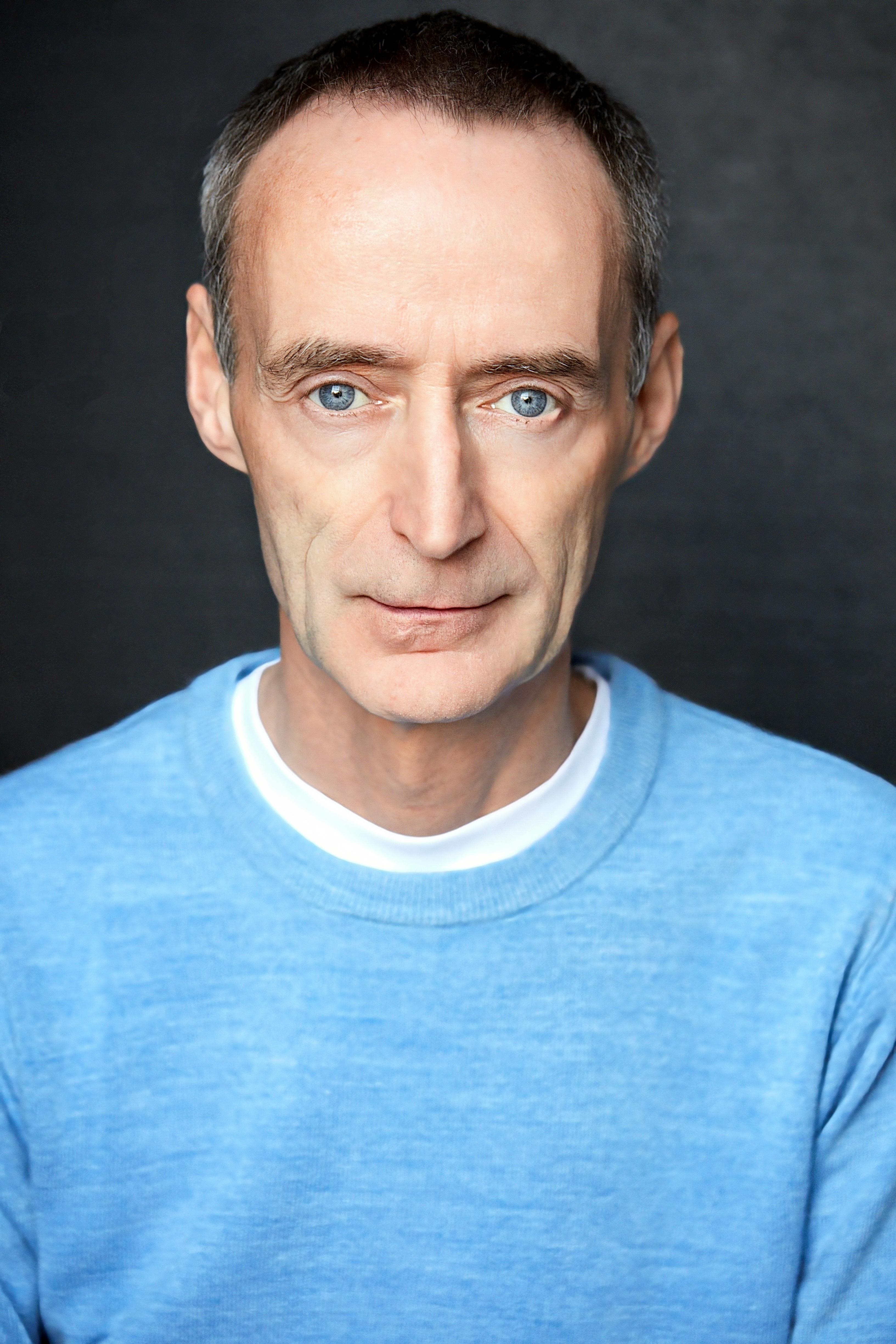 actor Paul Ward large photo