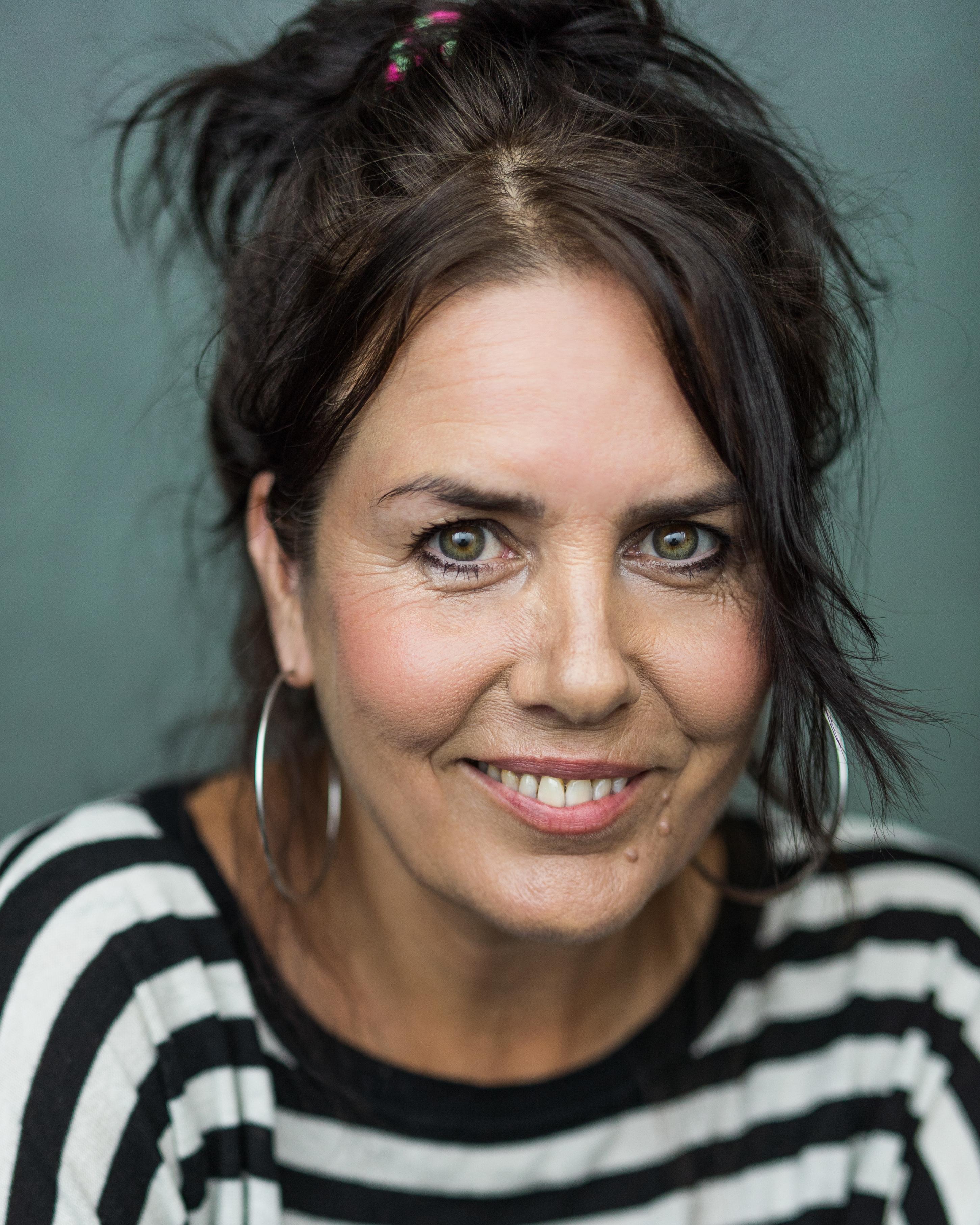 actor Sarah Mayhew large photo