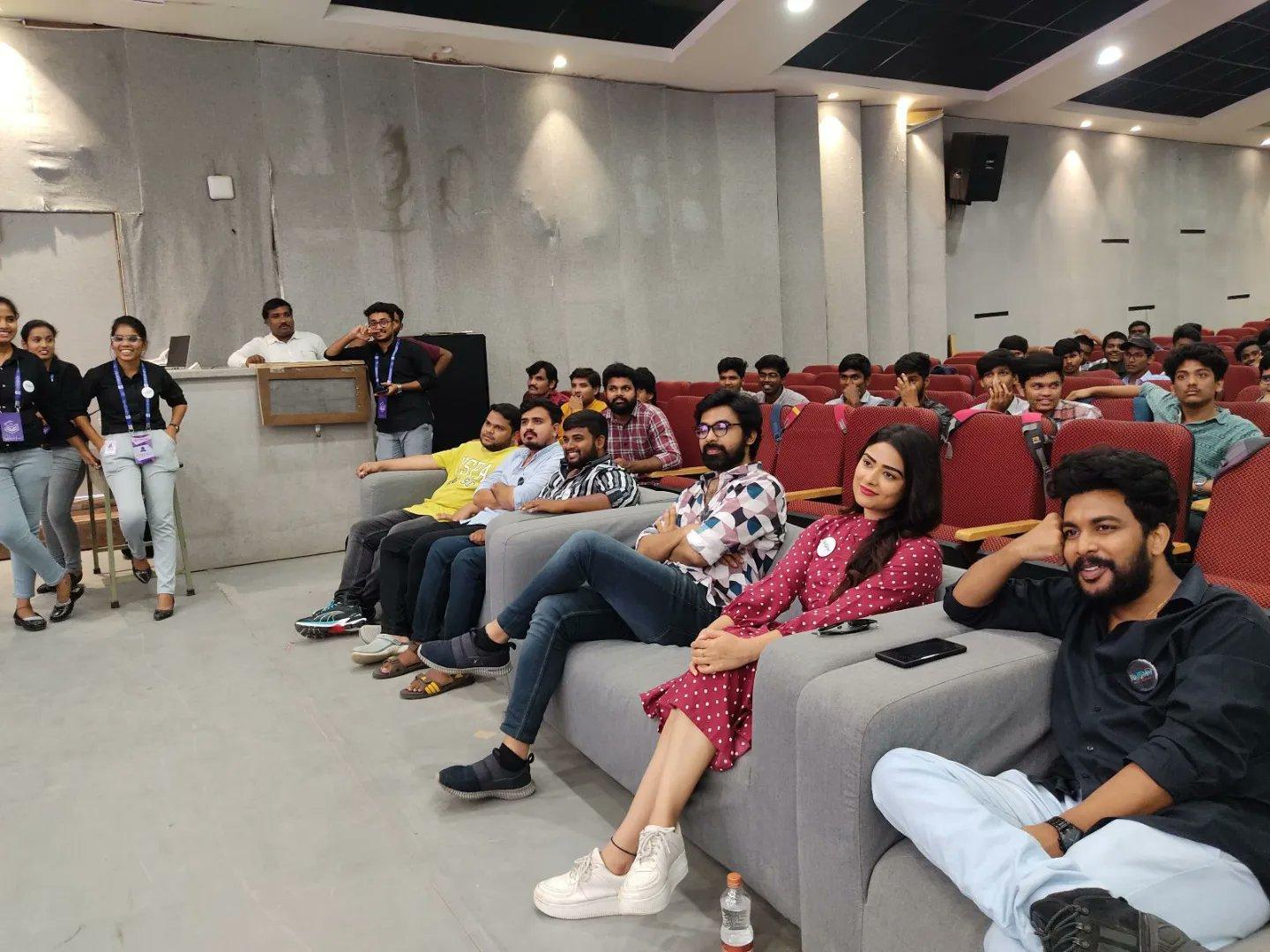 actor Priyanka Sharma large photo