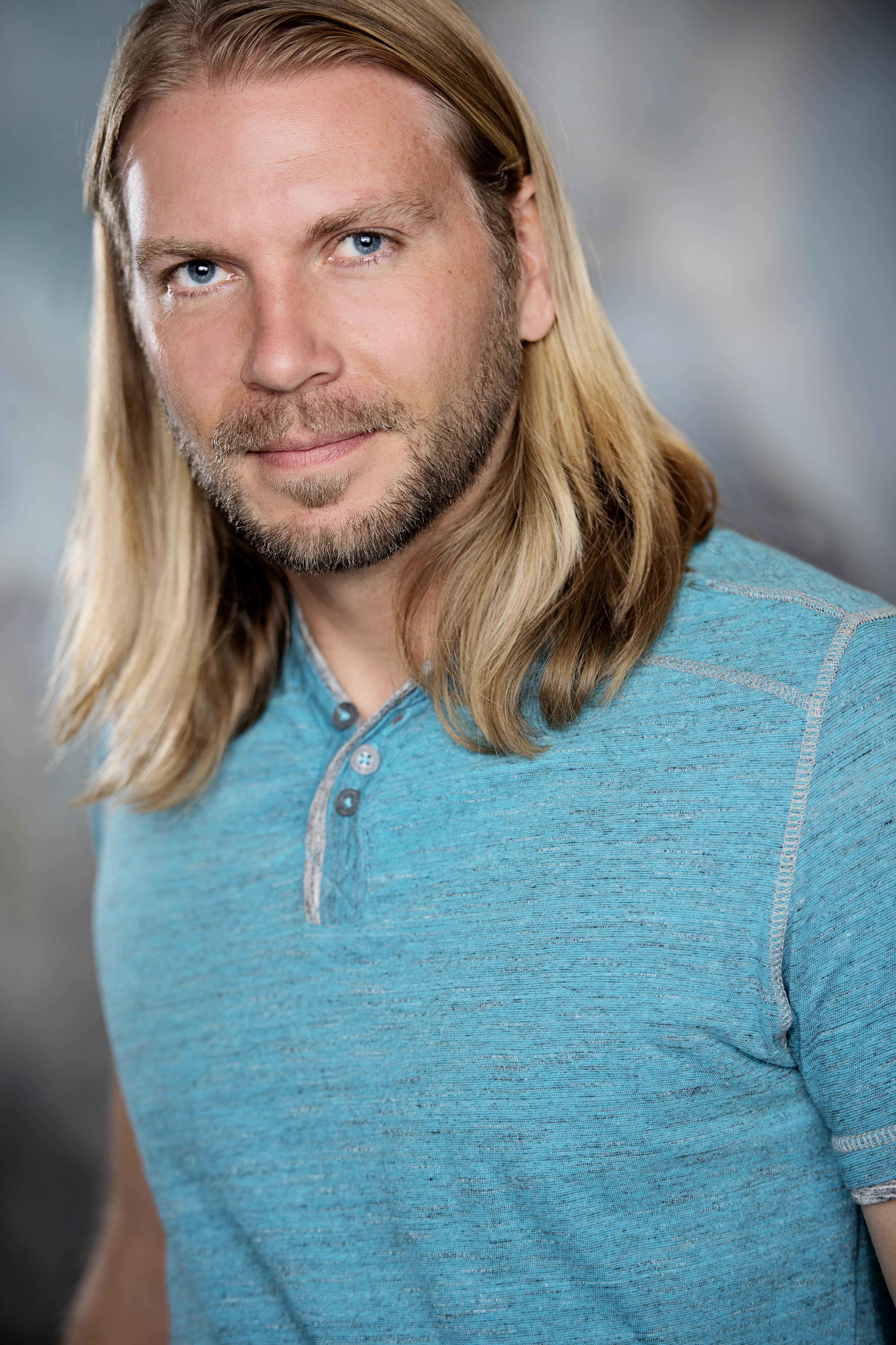 actor Jace Warren large photo