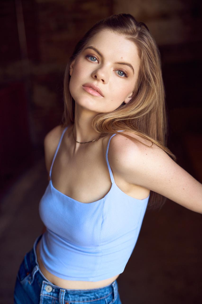 actor Raven Whitley large photo