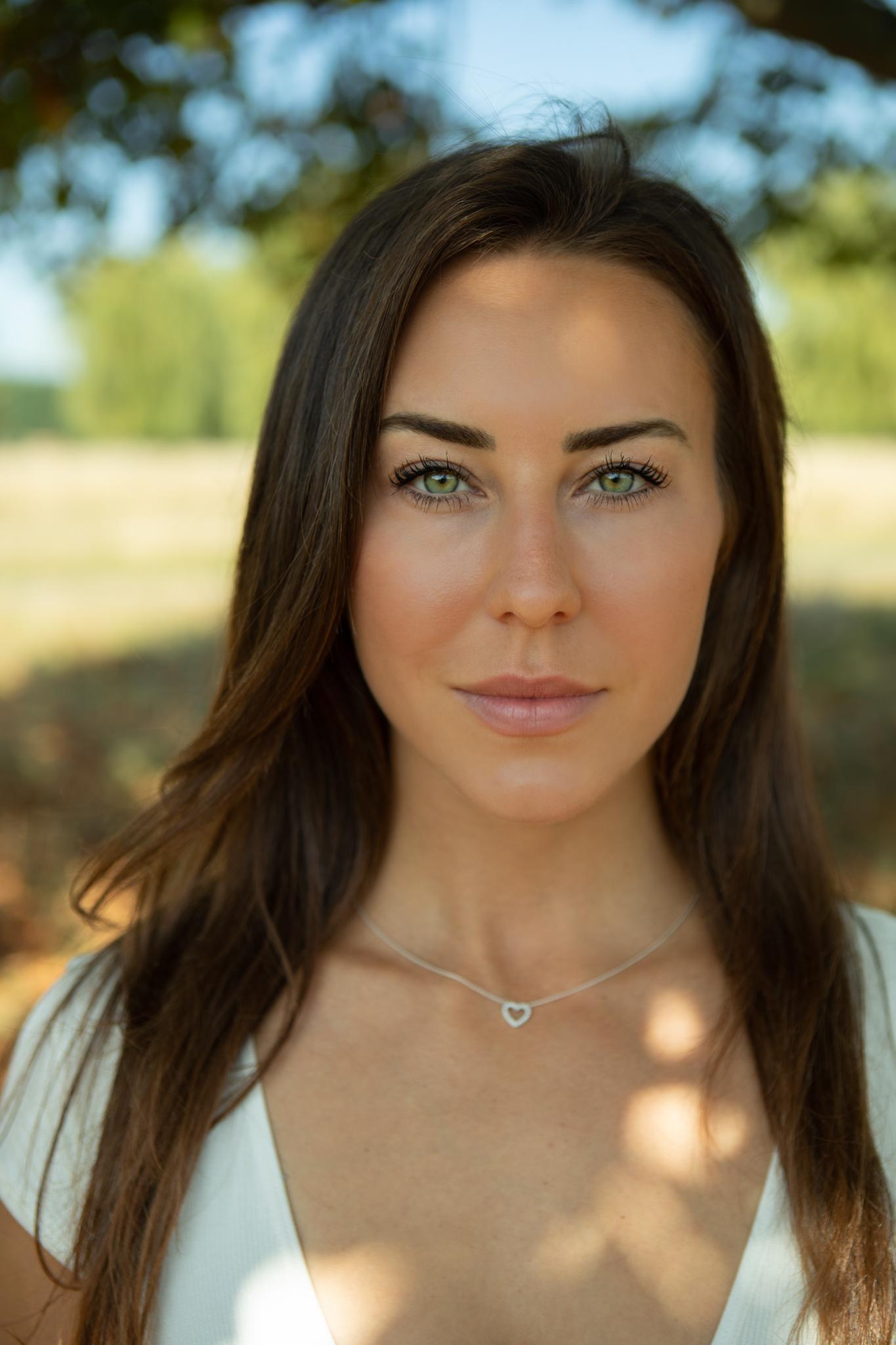 actor Lucy Cork large photo