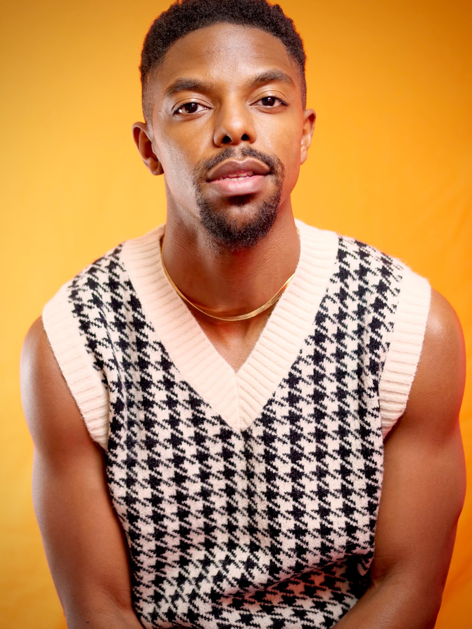 actor Donovan Woods large photo