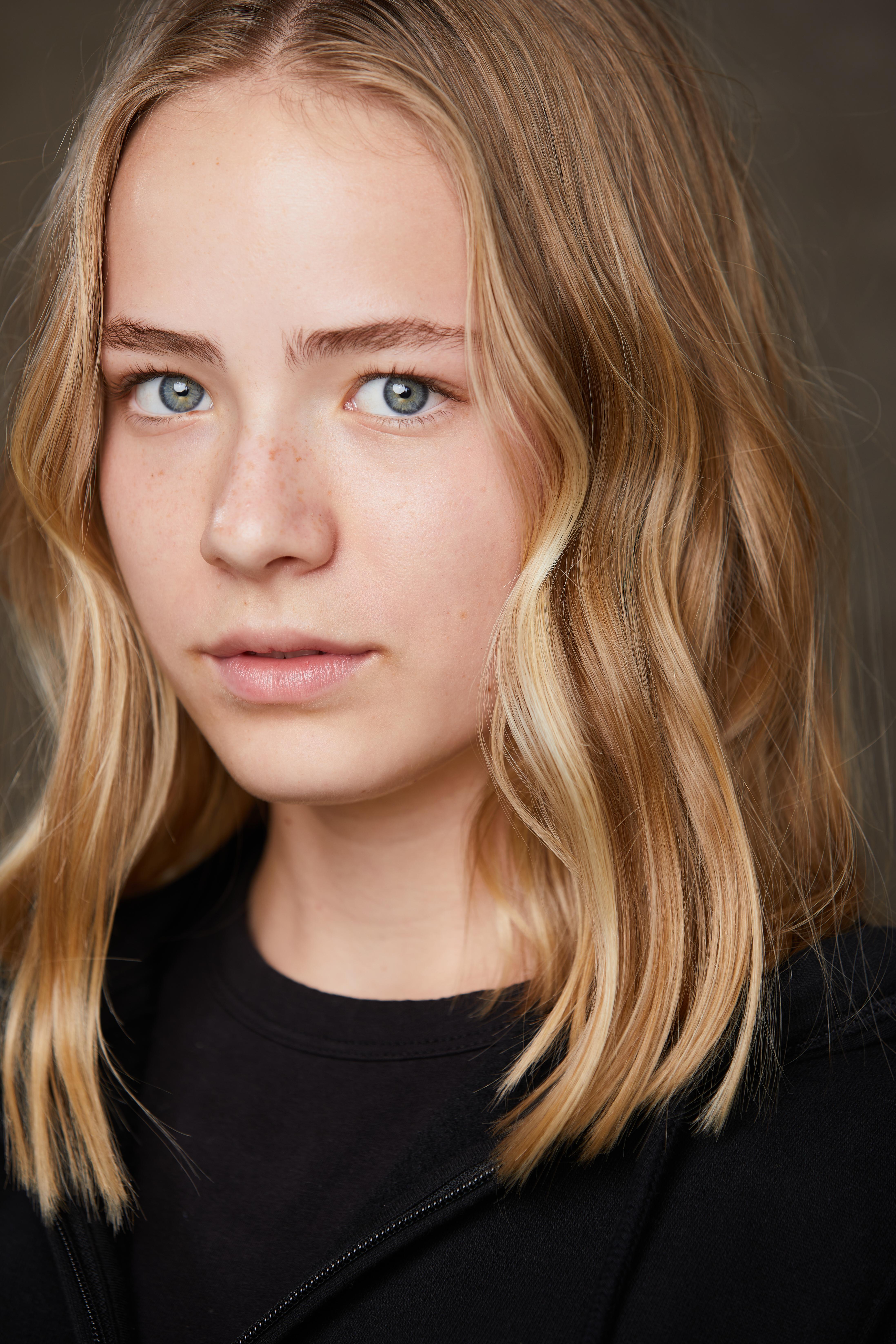 actor Kylee Levien large photo