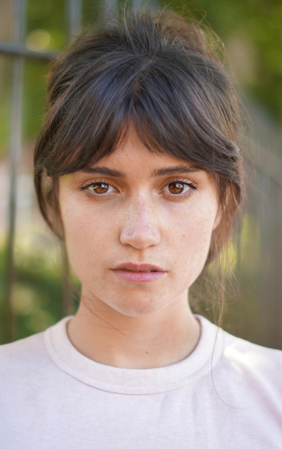 actor Simone Collins large photo