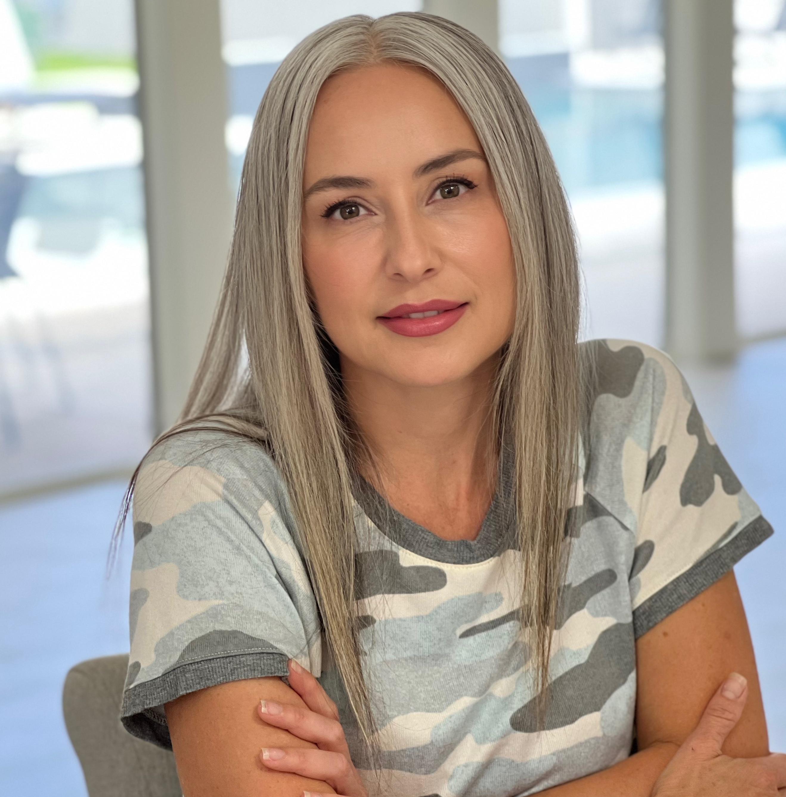 actor Justina England large photo