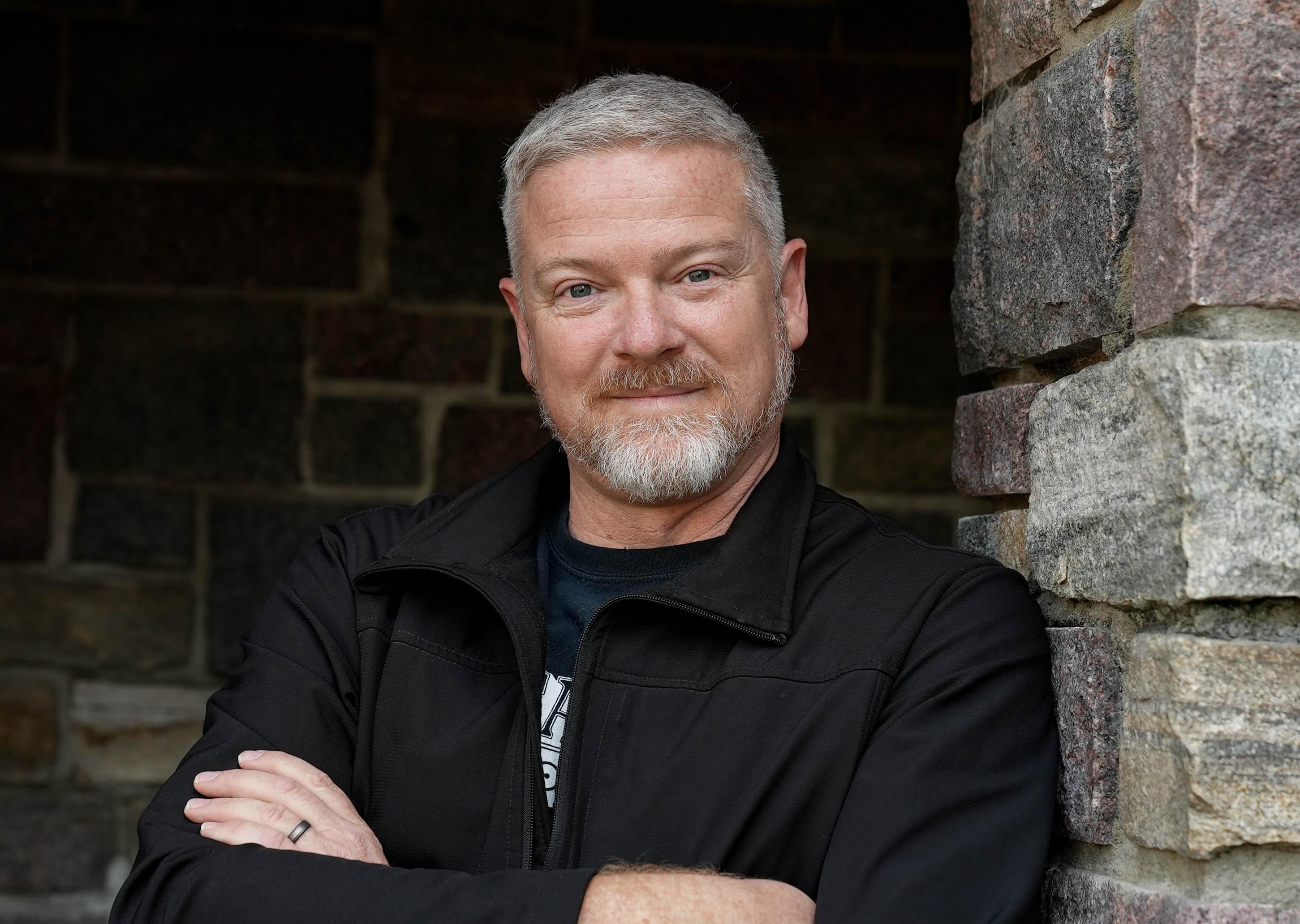 actor Mike Leonard large photo