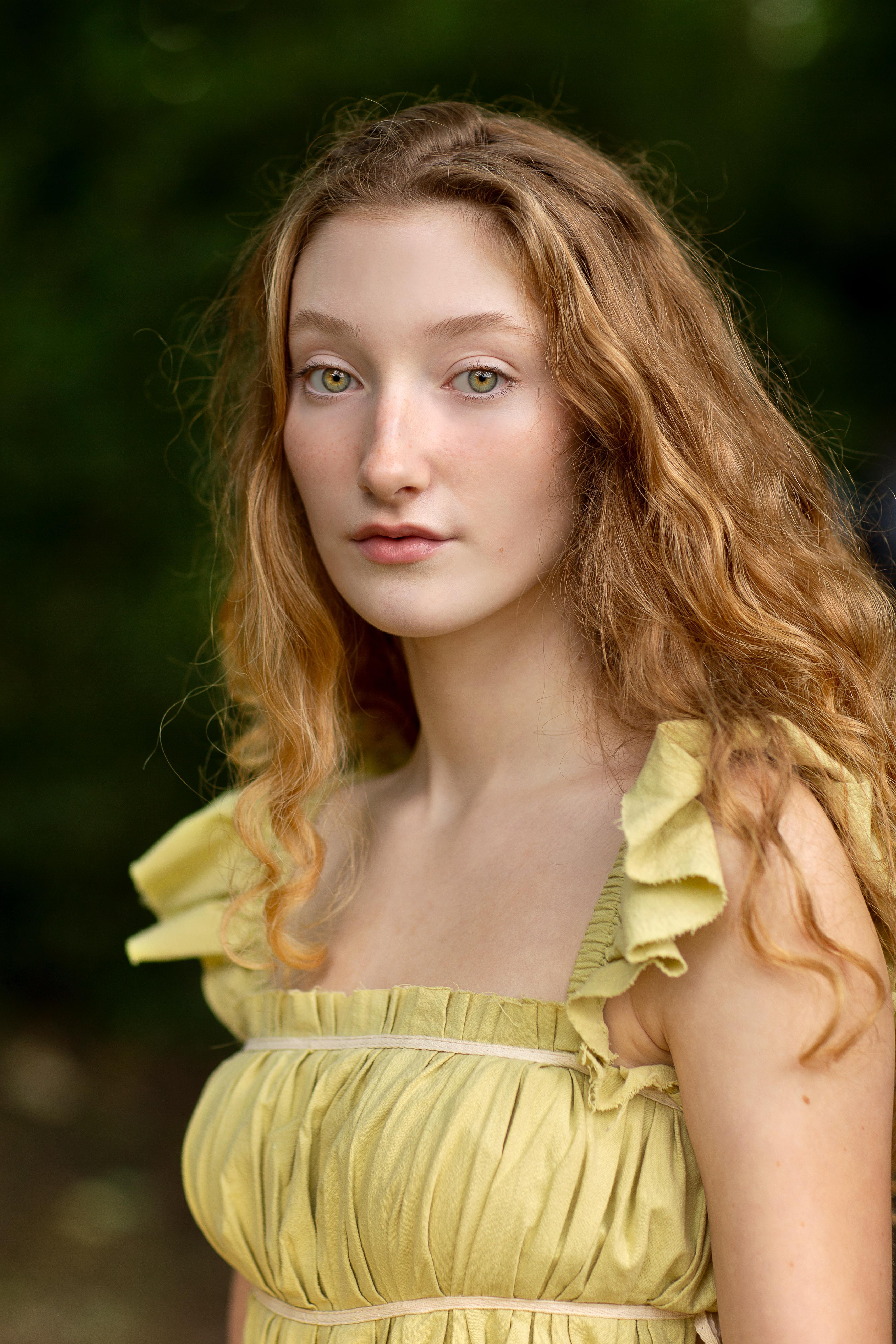 actor Junia Rees large photo