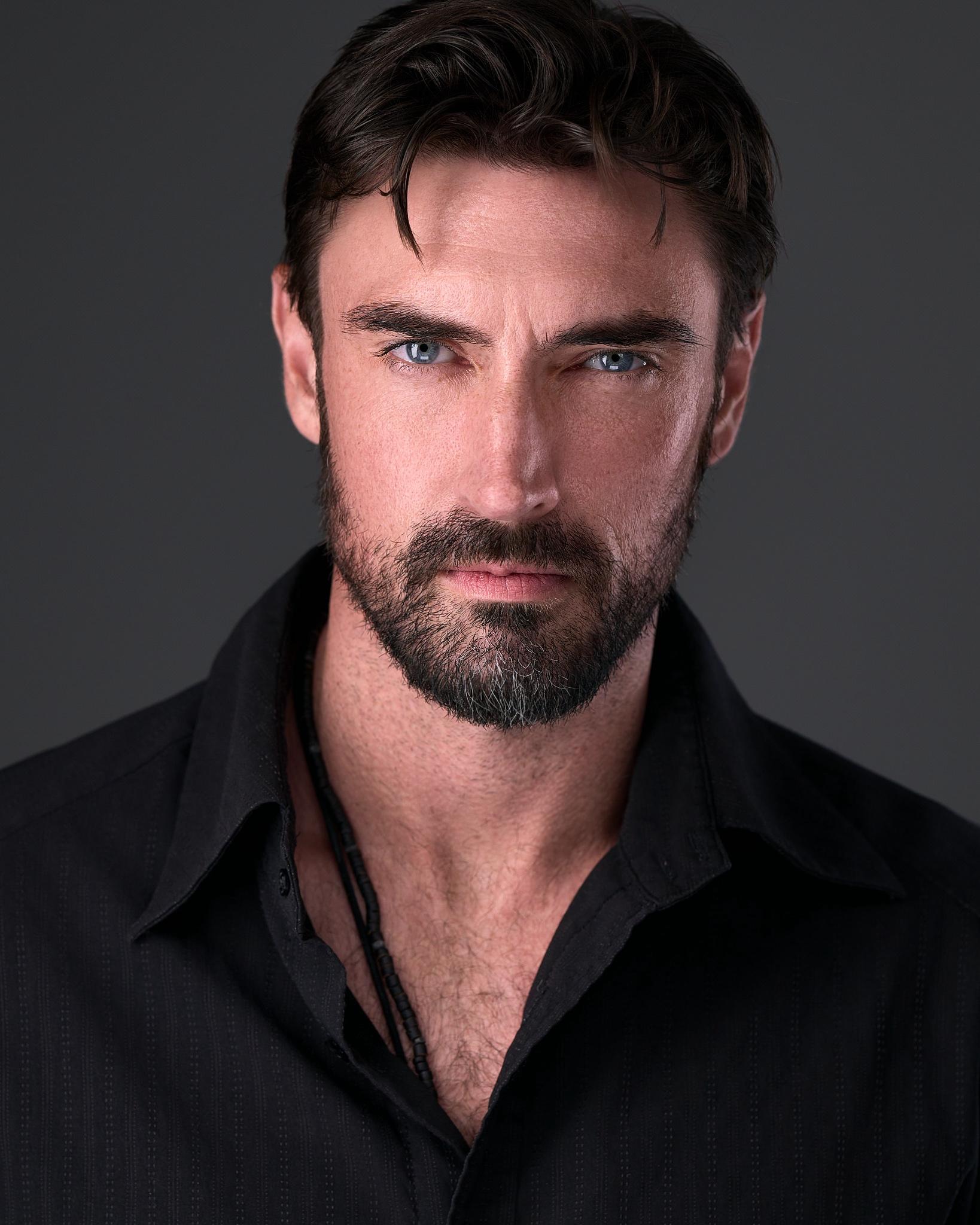 actor John Wells large photo