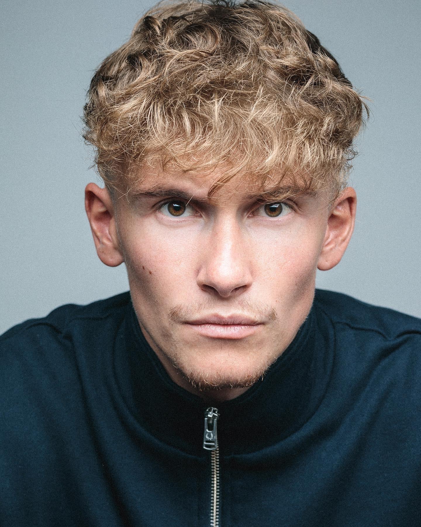 actor Lewis Santer large photo