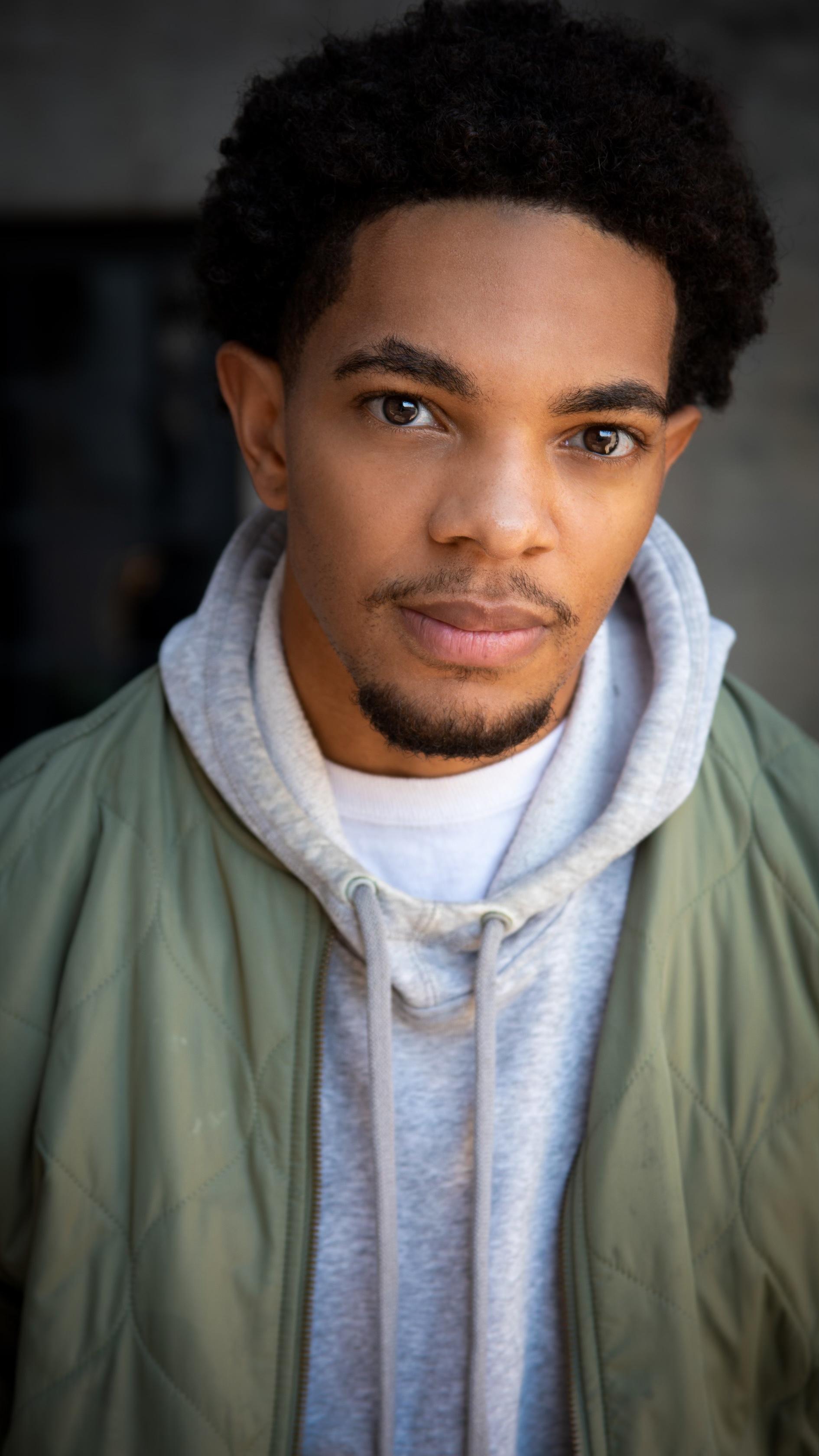 actor Xavier Mills large photo