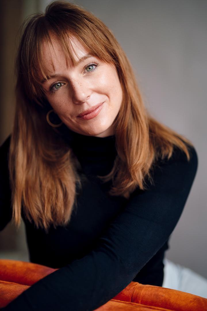 actor Caroline Codd large photo