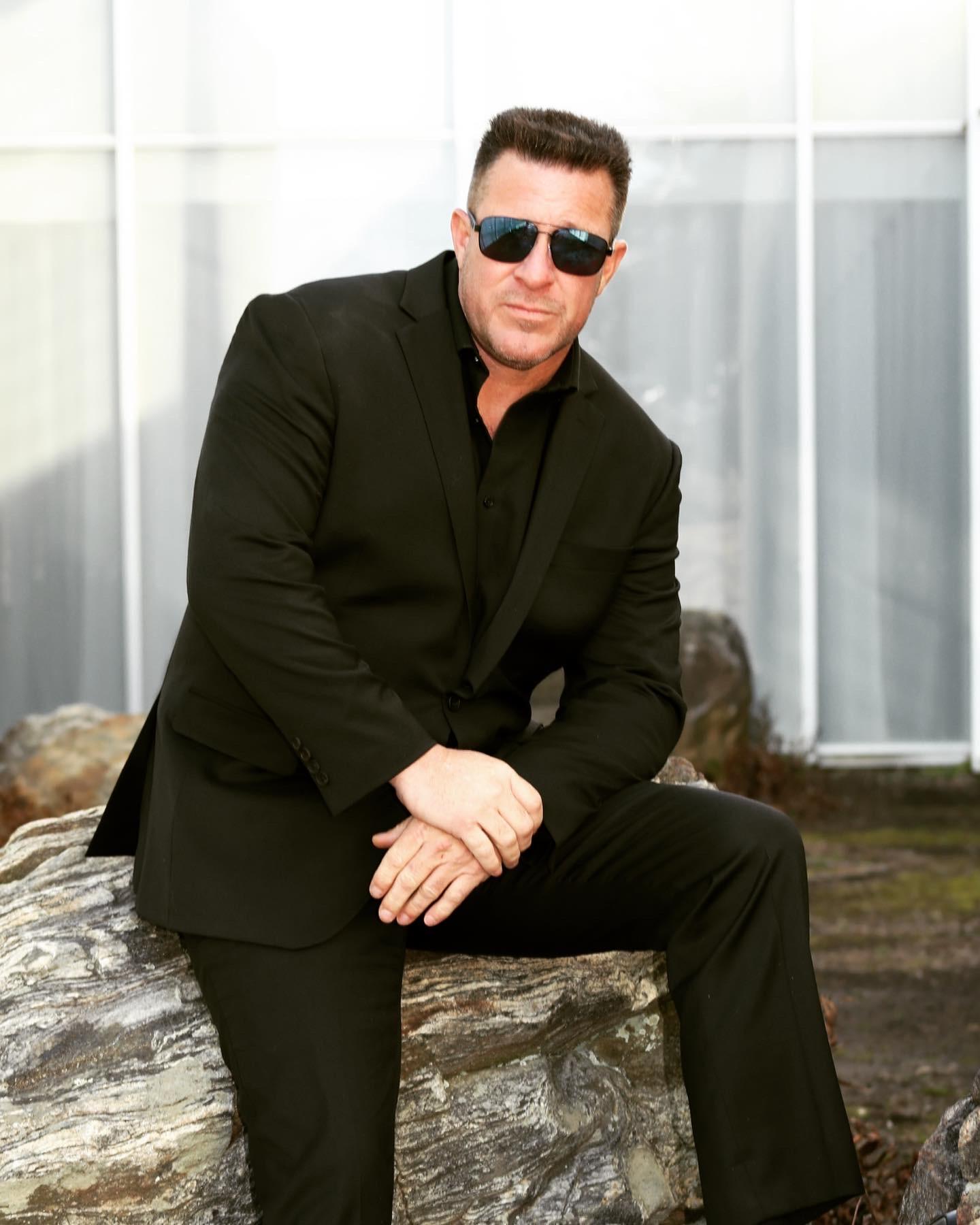 actor Paul Hurley large photo