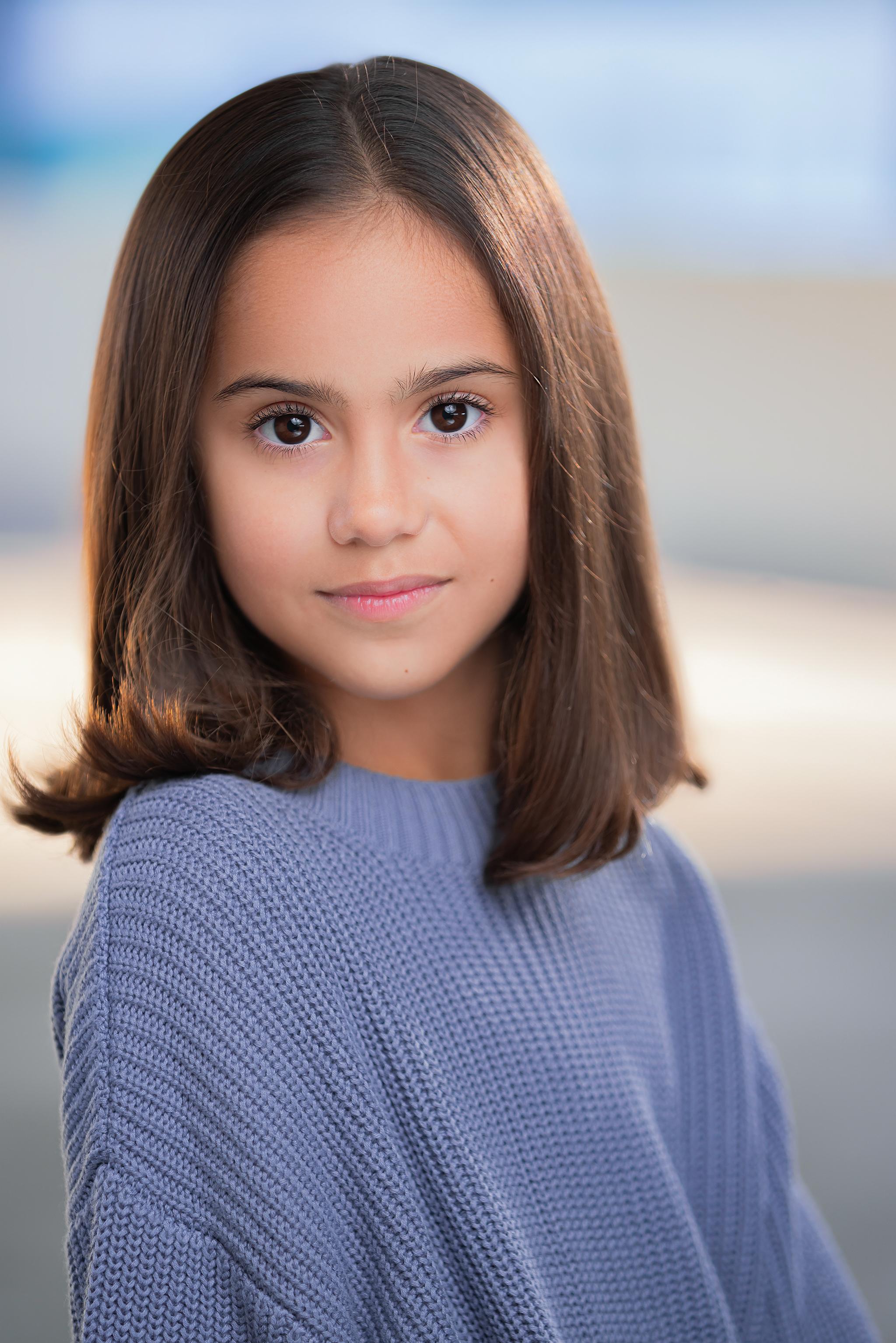 actor Mia Simser large photo