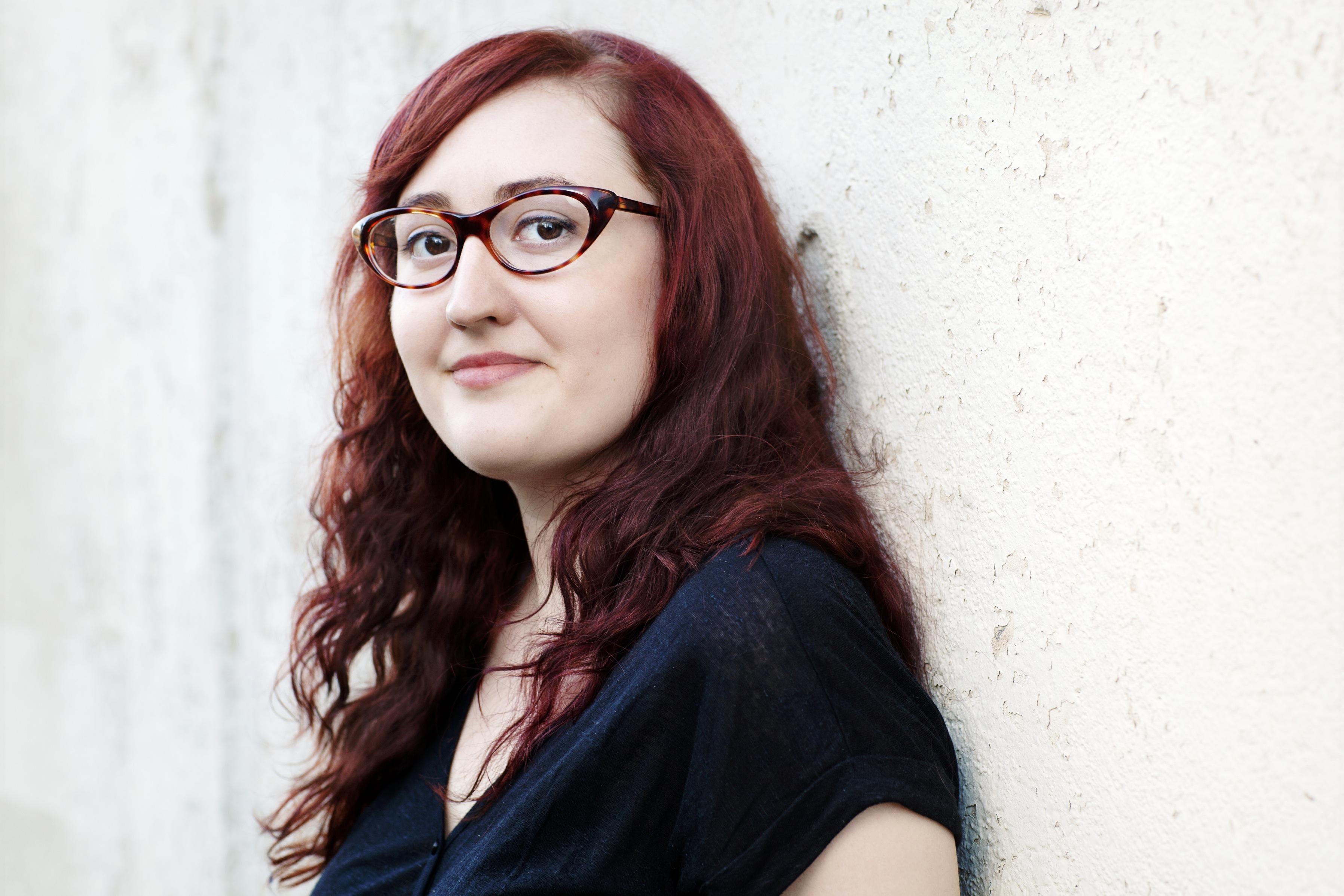 actor Emily Heller large photo