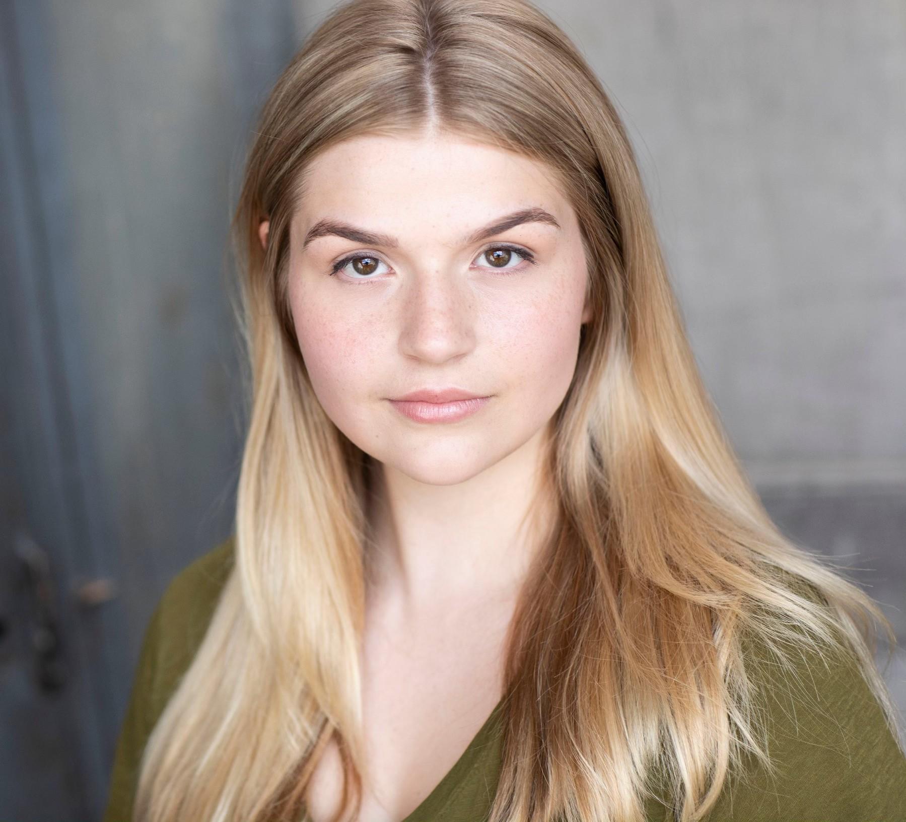 actor Taylor Kinkead large photo