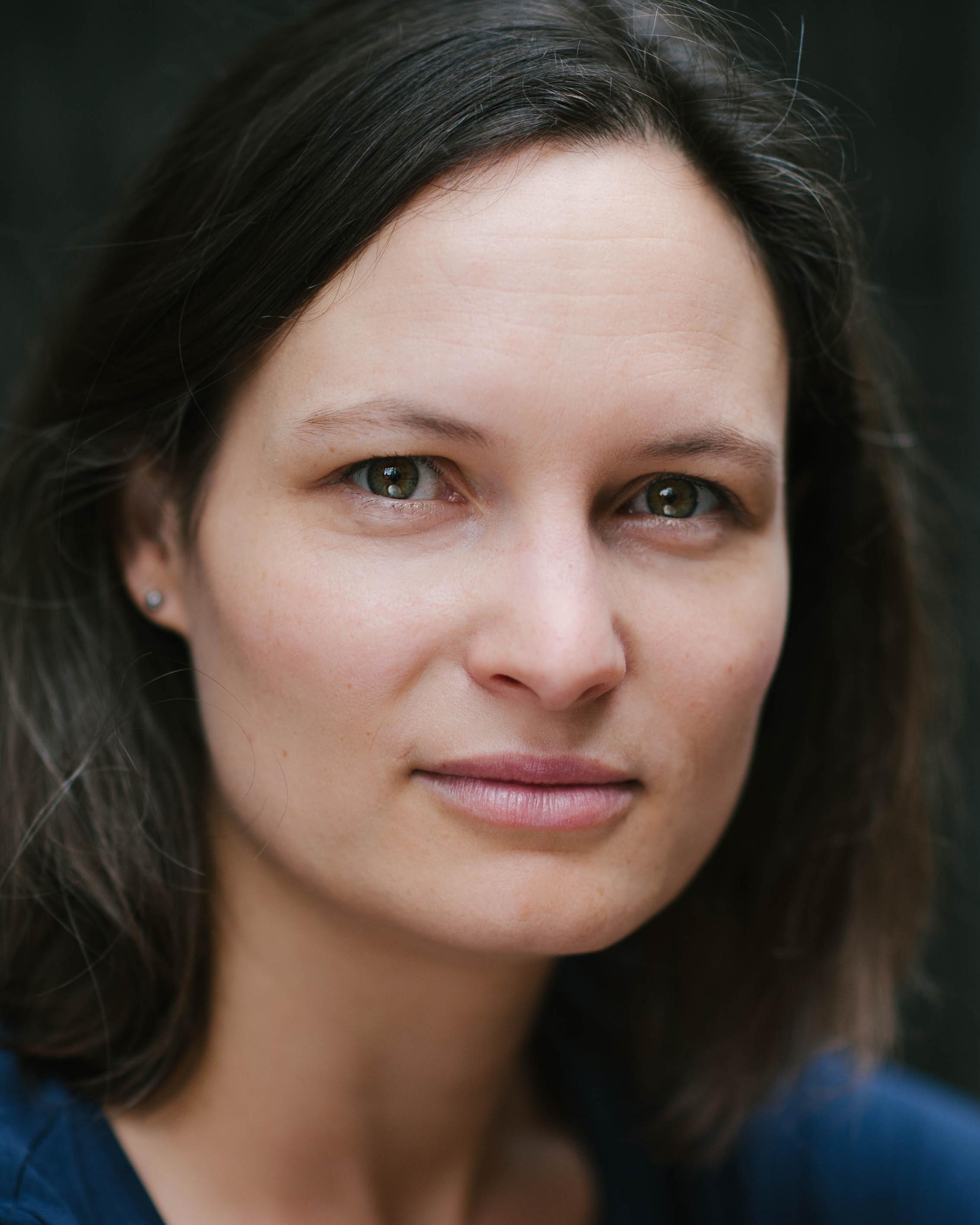 actor Chloe Schwank large photo