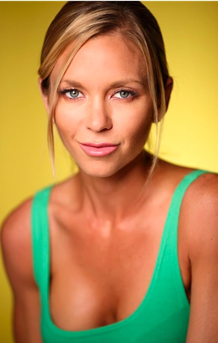 actor Sara Kova large photo