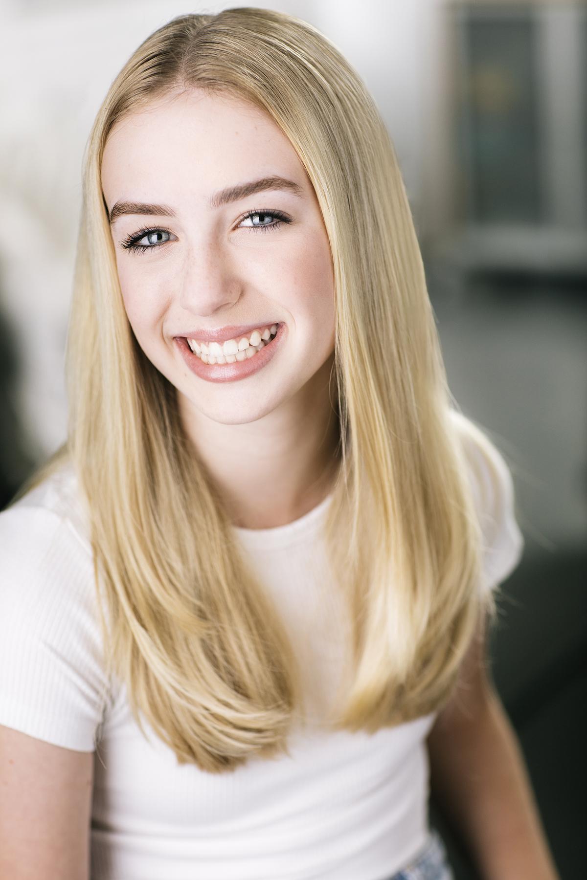 actor Isla Crerar large photo