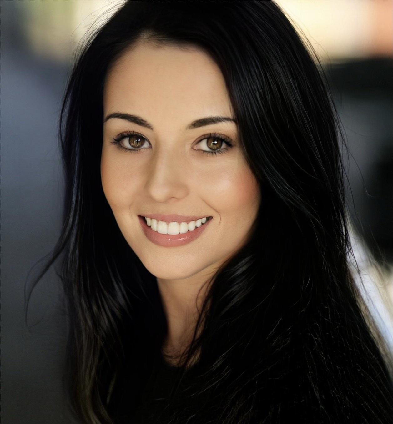 actor Alexandra Kelly large photo