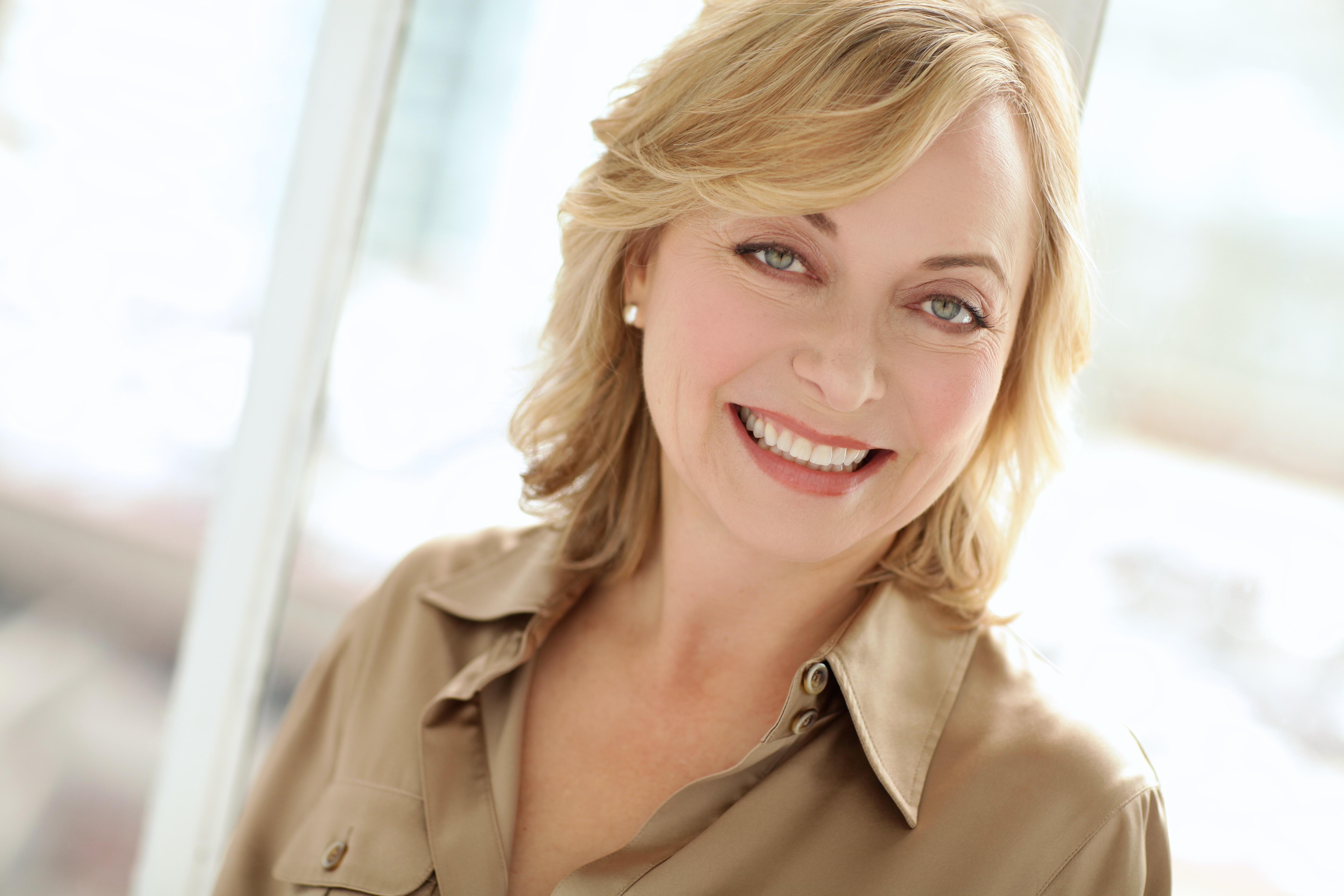 actor Abby Lindsay large photo