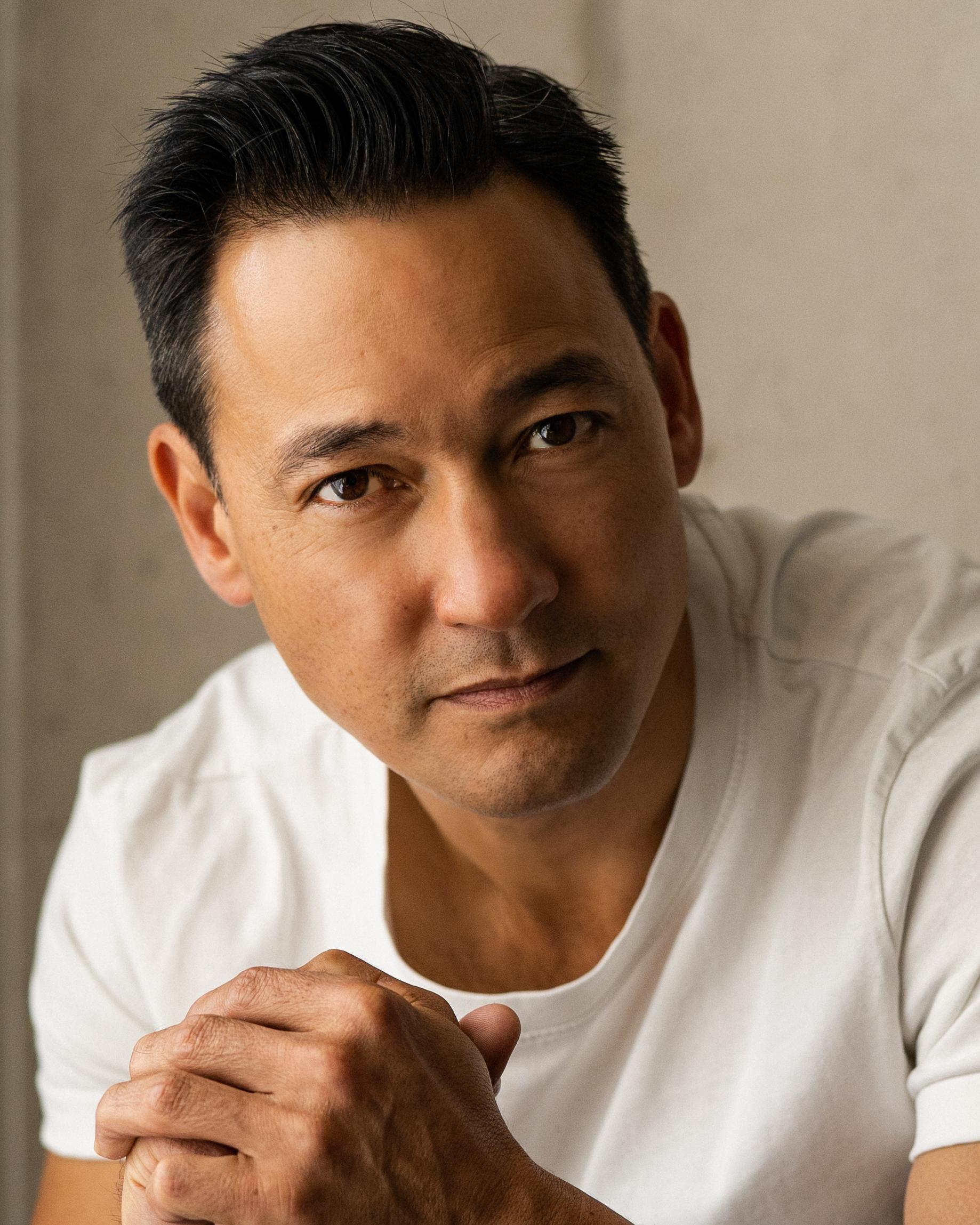 actor Mark Hampton large photo