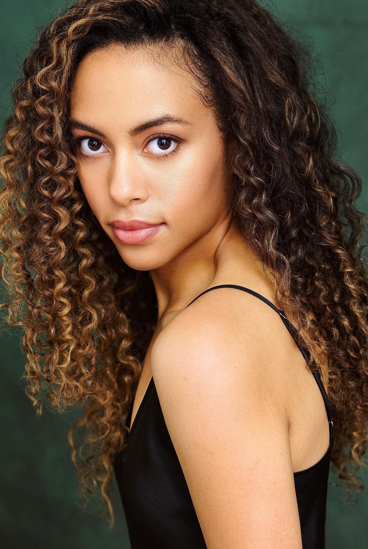 actor Maya Walker large photo