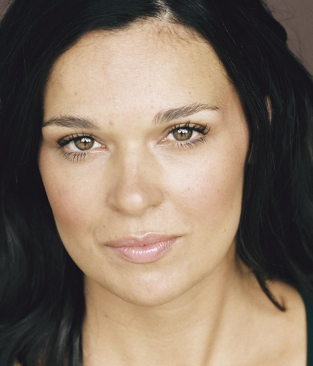 actor Elizabeth Knowelden large photo