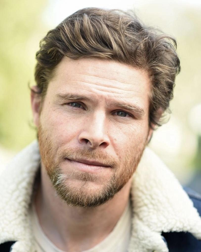 actor Peter Charnock large photo