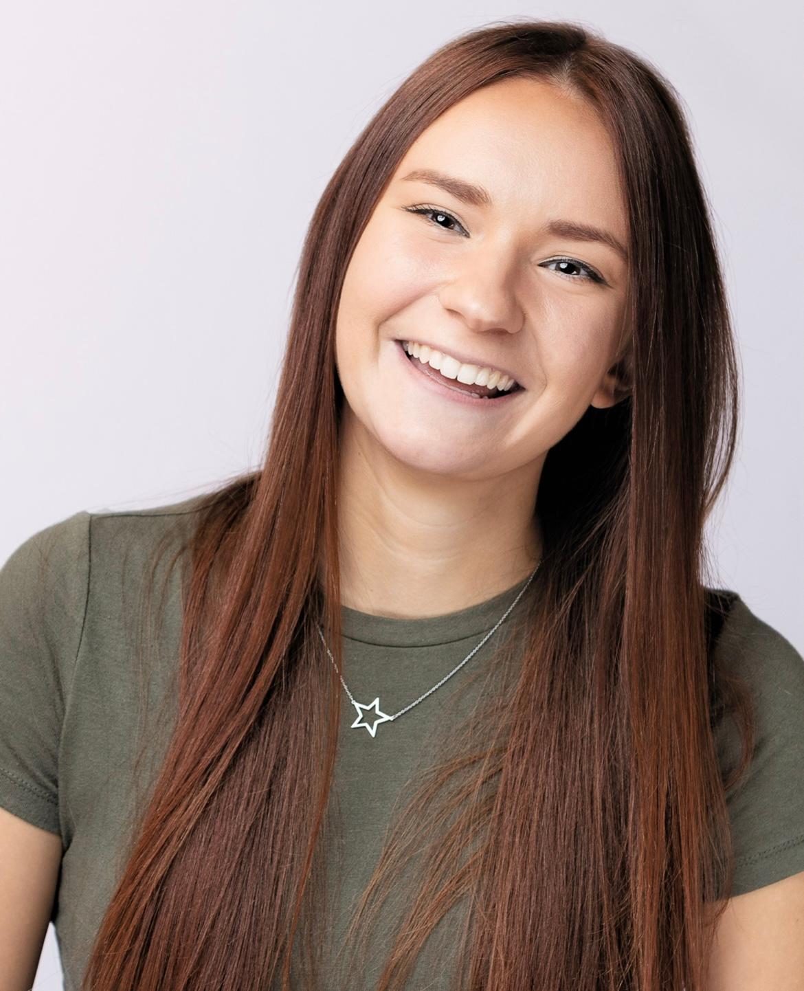 actor Erin Gall large photo