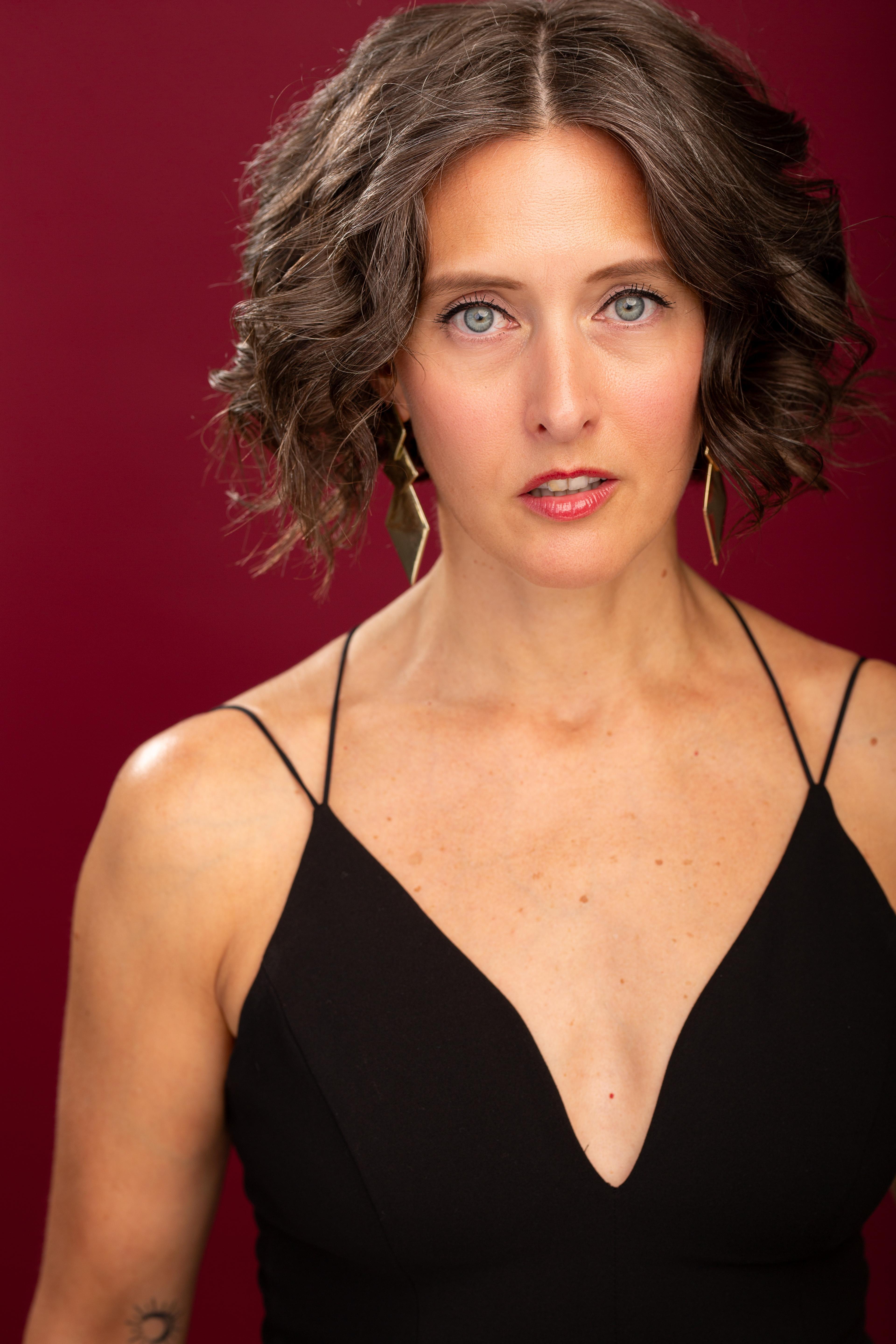 actor Mandi Elkins Hutchins large photo