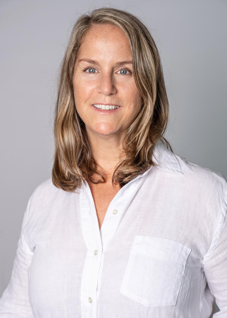 actor Holly Attard large photo