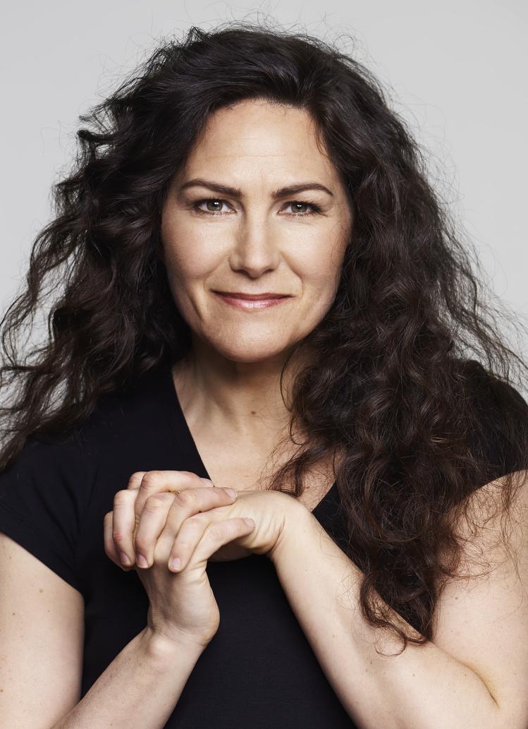 actor Sara Chaanhing Kennedy large photo