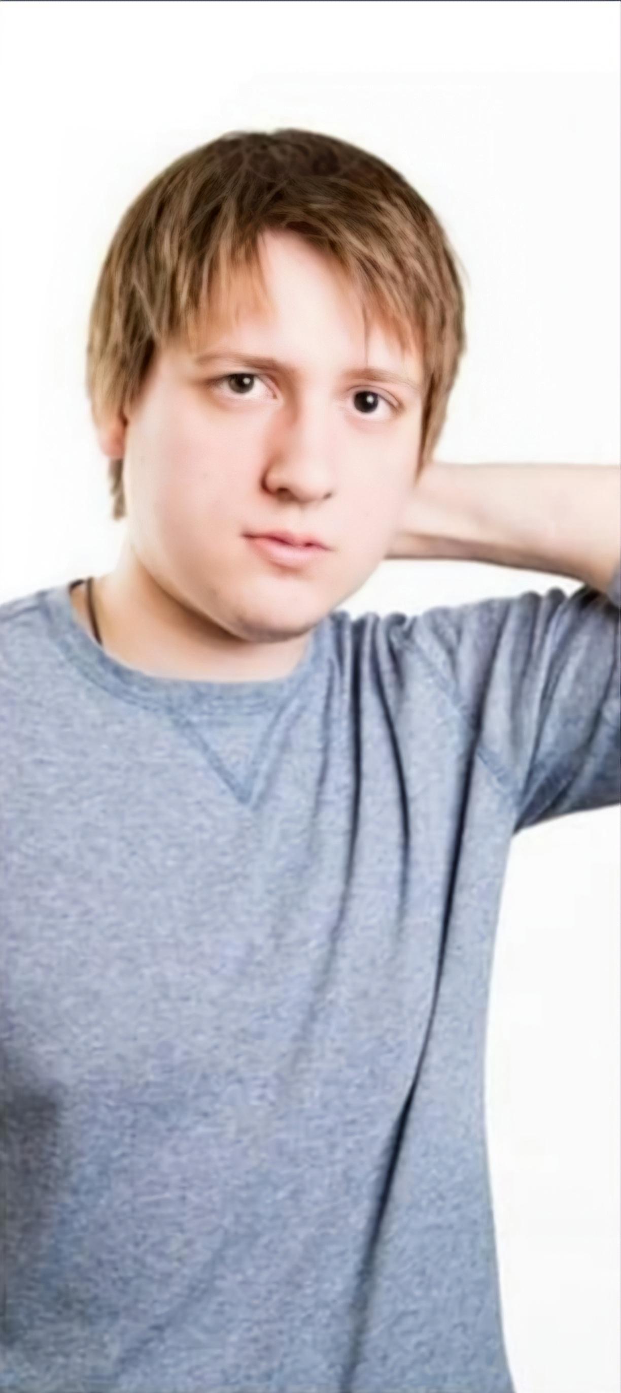 actor Douglas Gill large photo