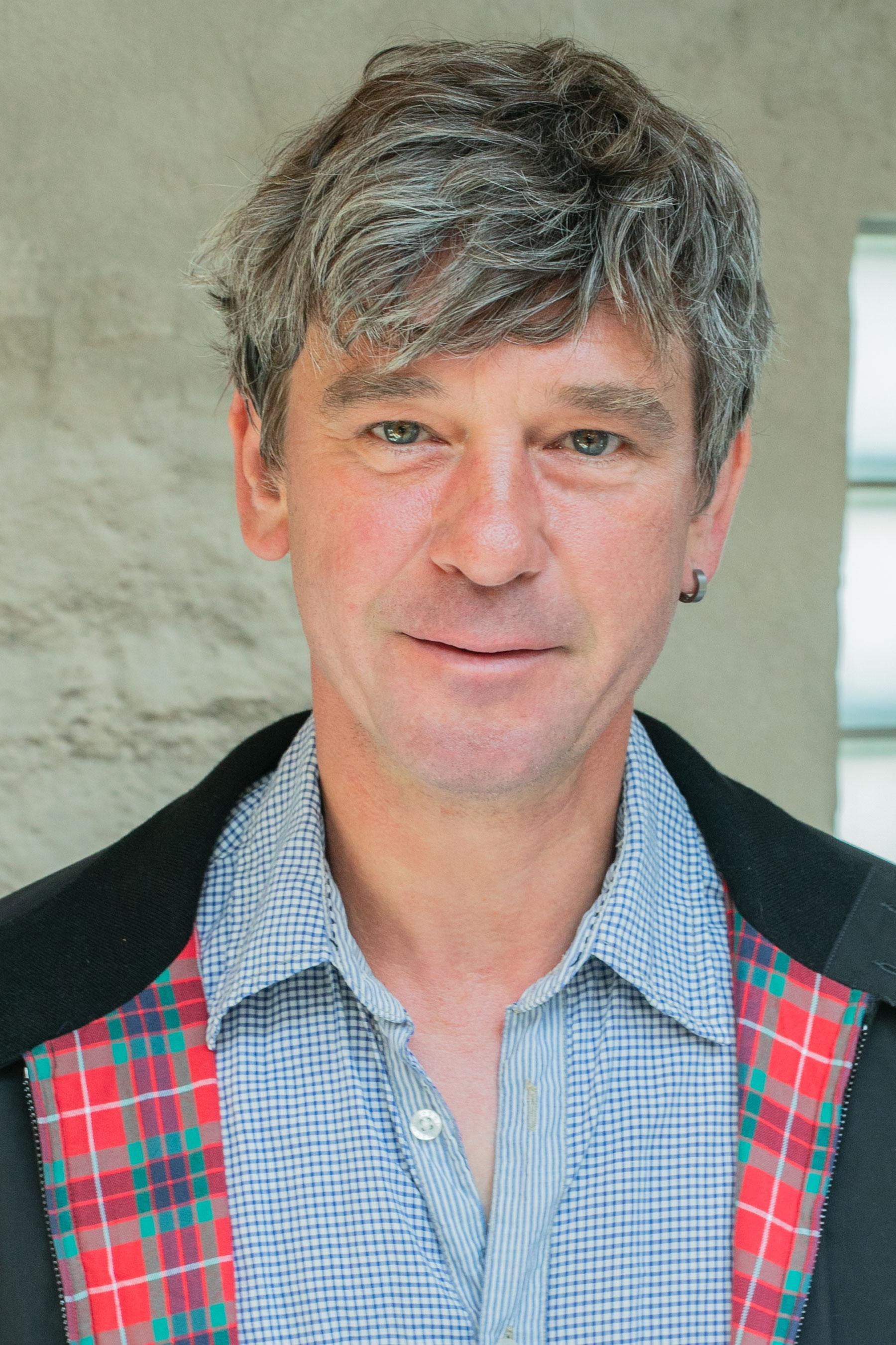 actor Peter Schneider large photo