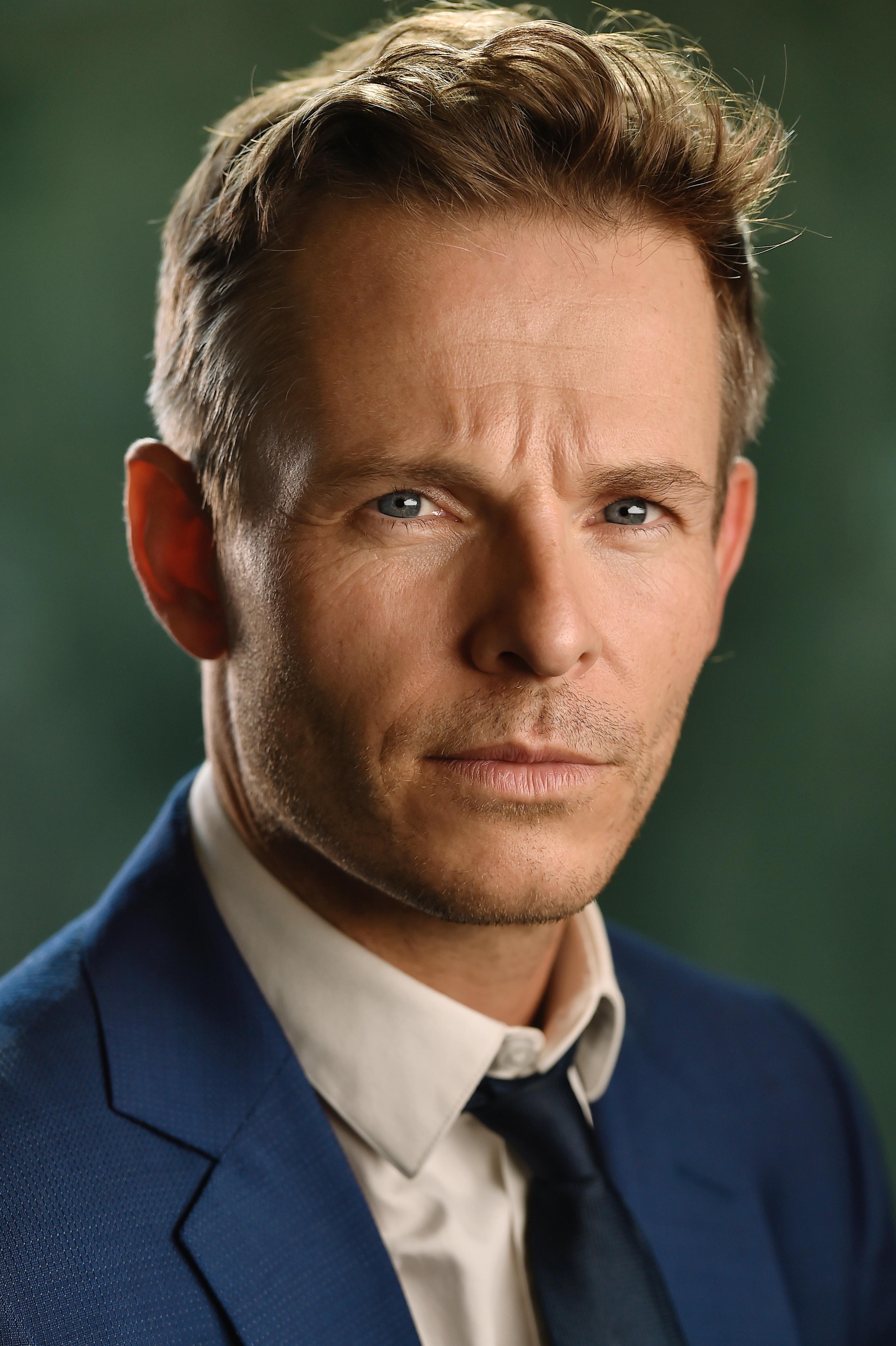 actor Paul Fox large photo