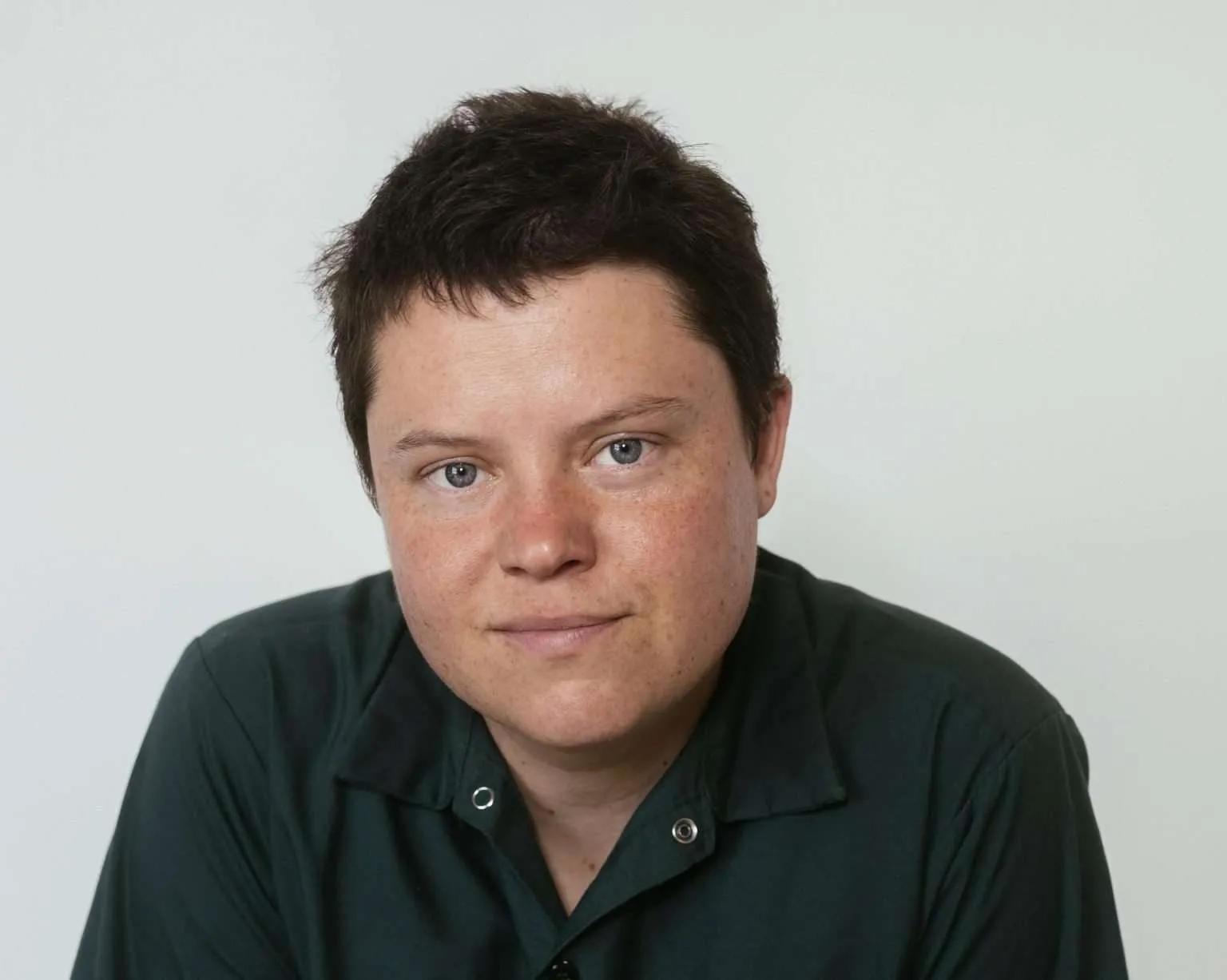 actor Ally Beardsley large photo