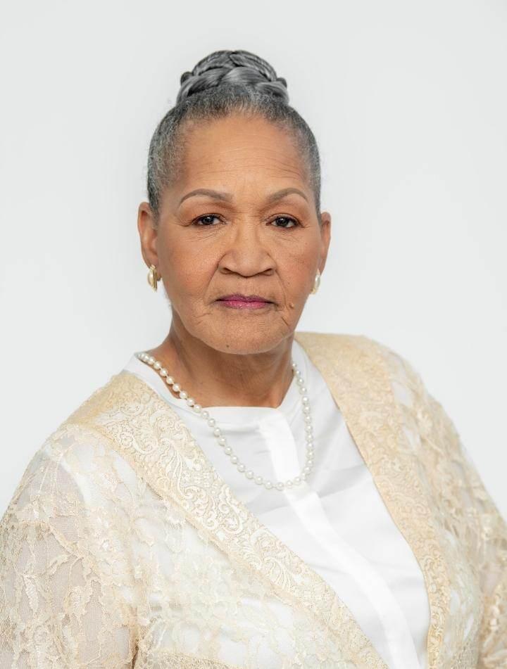 actor Sandra Jarrett large photo